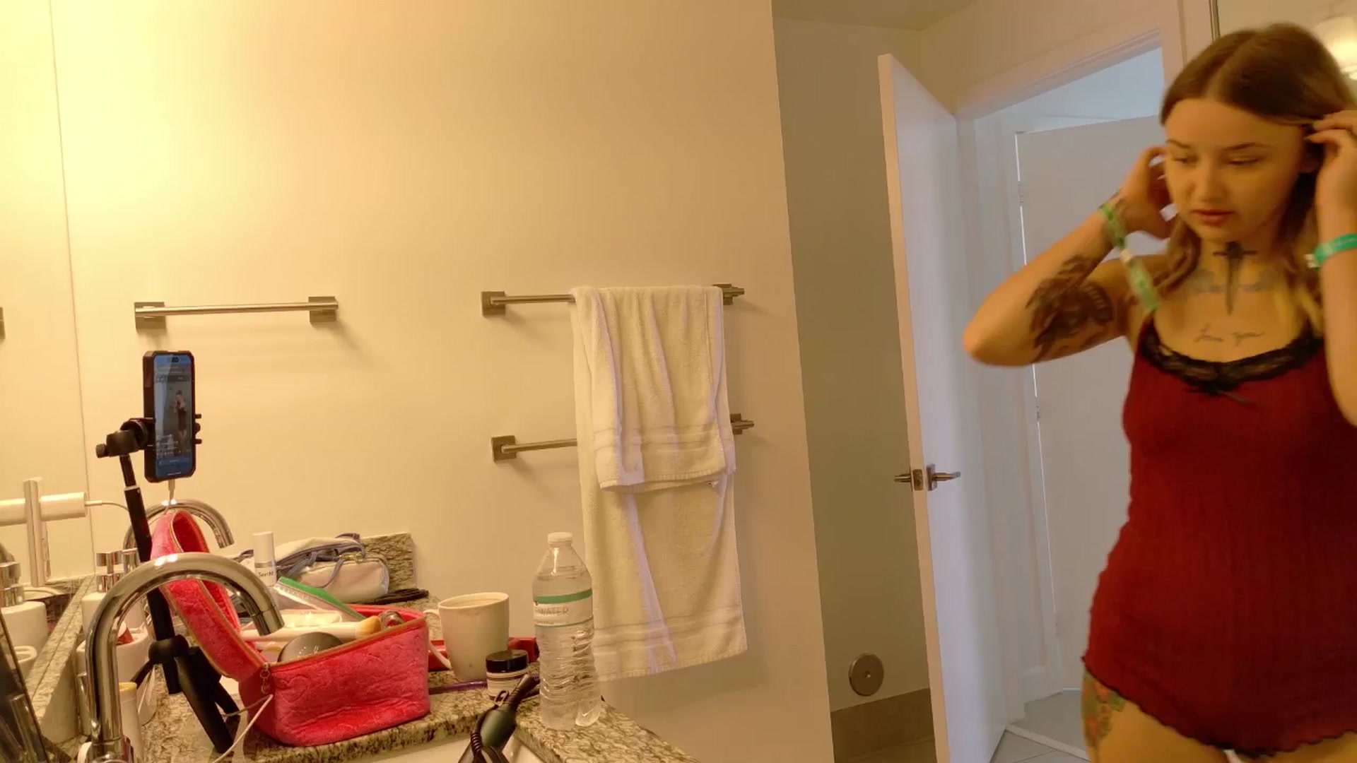 Gallery image thumbnail from Squidvicious9's myfreecams stream on, 06/28/2025, 17:02 image 19 of 20