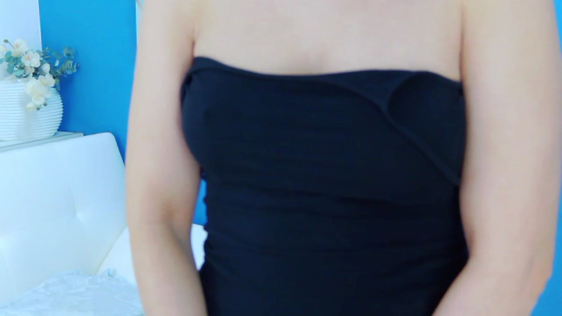 Gallery image thumbnail from Squirrel_MFC's myfreecams stream on, 12/03/2022, 24:53 image 12 of 20