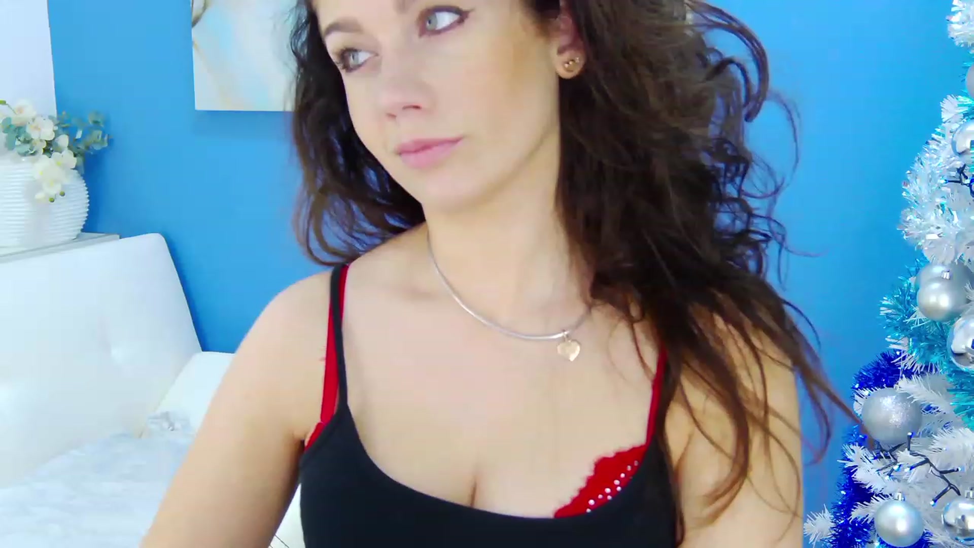 Gallery image thumbnail from Squirrel_MFC's myfreecams stream on, 12/04/2022, 23:13 image 6 of 20