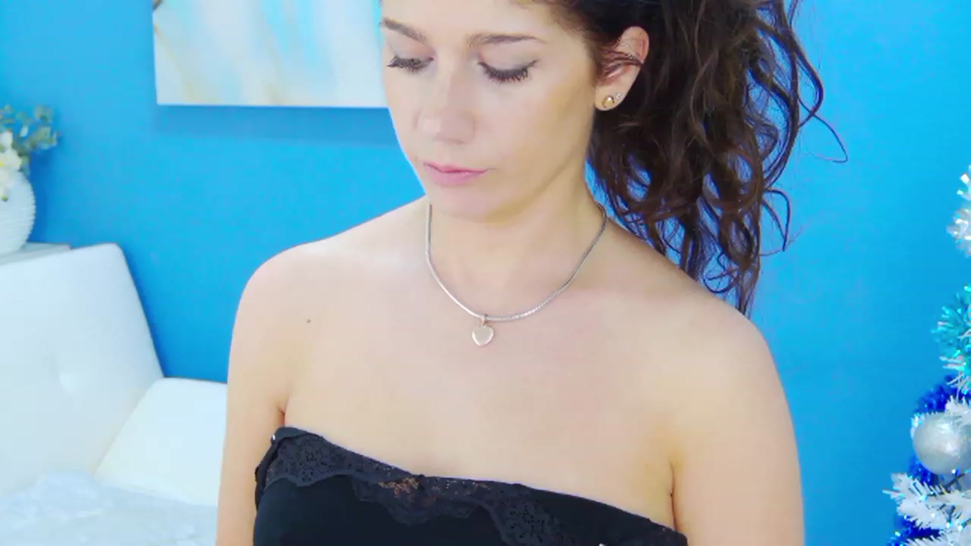 Gallery image thumbnail from Squirrel_MFC's myfreecams stream on, 12/13/2022, 24:19 image 15 of 20