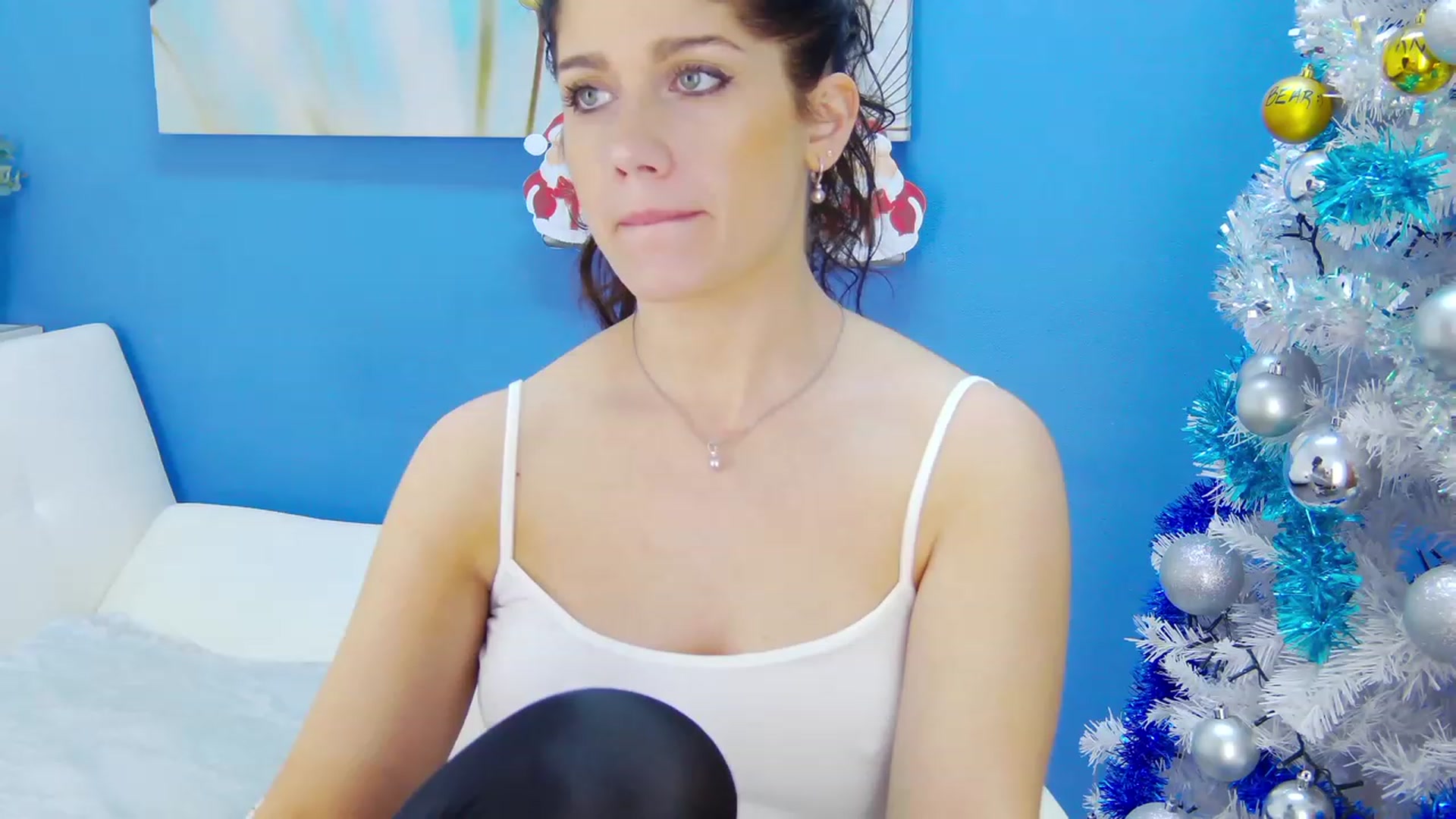 Gallery image thumbnail from Squirrel_MFC's myfreecams stream on, 12/28/2022, 23:58 image 15 of 20