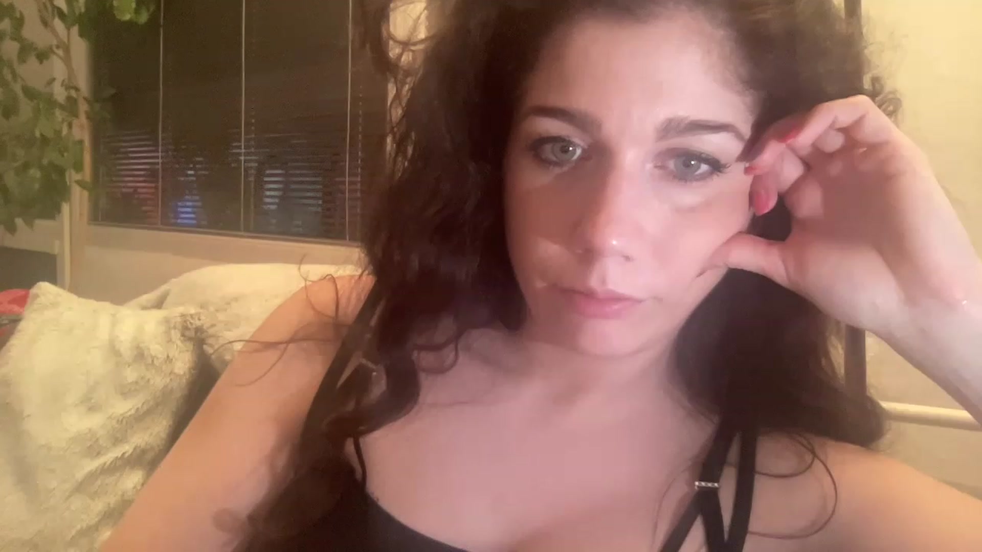 Gallery image thumbnail from Squirrel_MFC's myfreecams stream on, 03/23/2023, 01:09 image 12 of 20