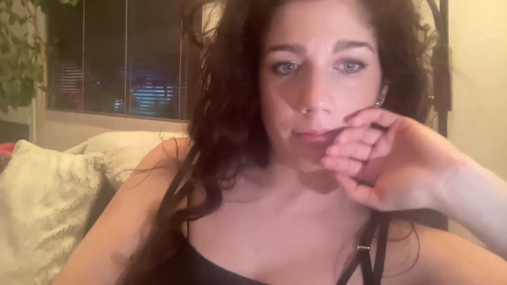 Gallery image thumbnail from Squirrel_MFC's myfreecams stream on, 03/23/2023, 01:09 image 13 of 20
