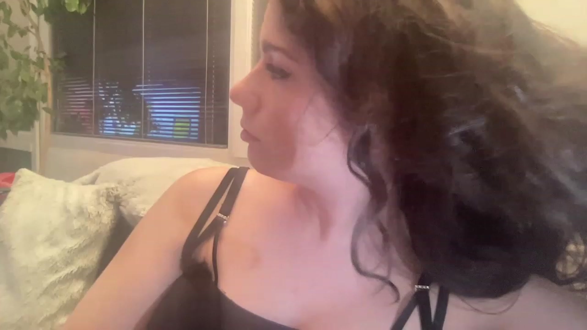 Gallery image thumbnail from Squirrel_MFC's myfreecams stream on, 03/23/2023, 01:09 image 6 of 20