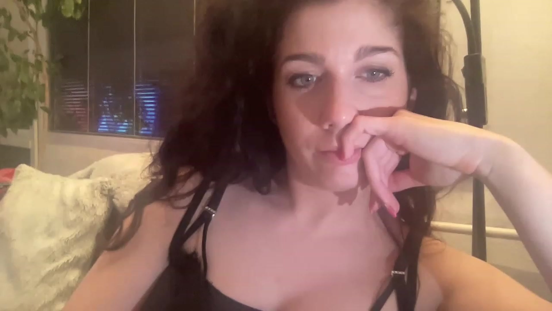 Gallery image thumbnail from Squirrel_MFC's myfreecams stream on, 03/23/2023, 01:09 image 8 of 20