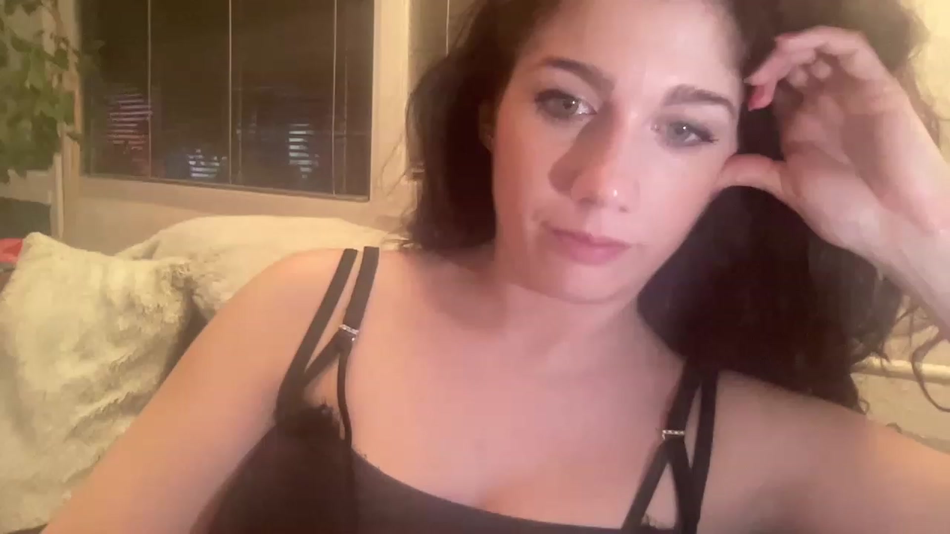 Gallery image thumbnail from Squirrel_MFC's myfreecams stream on, 03/23/2023, 01:09 image 20 of 20
