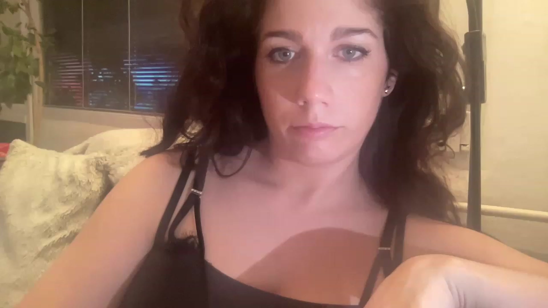 Gallery image thumbnail from Squirrel_MFC's myfreecams stream on, 03/23/2023, 01:09 image 16 of 20