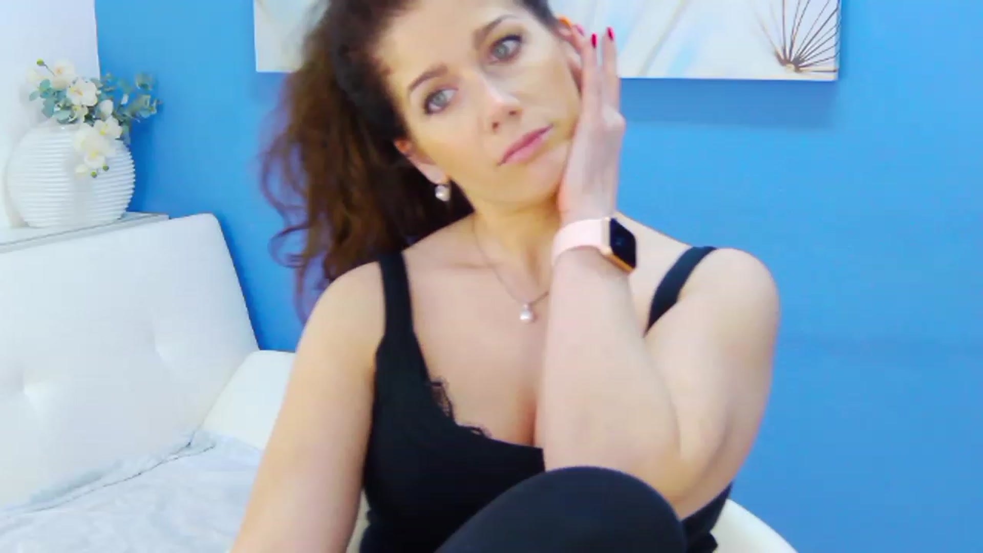 Gallery image thumbnail from Squirrel_MFC's myfreecams stream on, 04/16/2023, 22:19 image 10 of 20