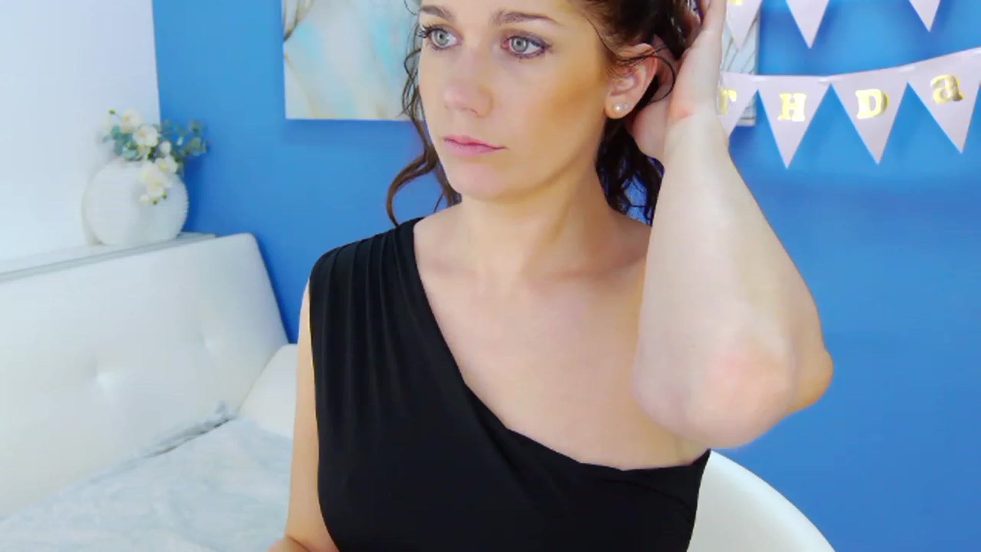 Gallery image thumbnail from Squirrel_MFC's myfreecams stream on, 05/17/2023, 21:58 image 15 of 20