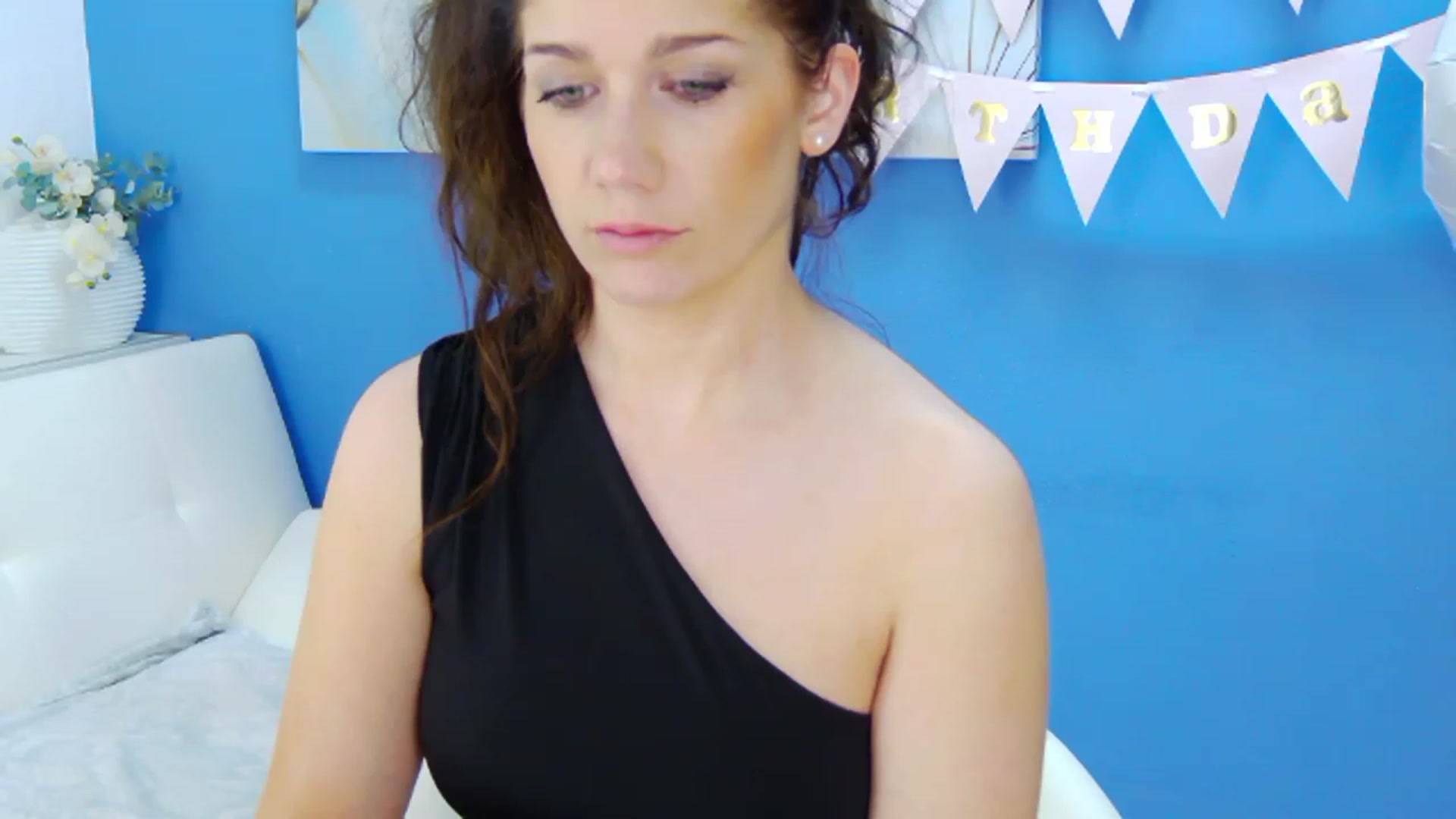 Gallery image thumbnail from Squirrel_MFC's myfreecams stream on, 05/17/2023, 23:33 image 15 of 20