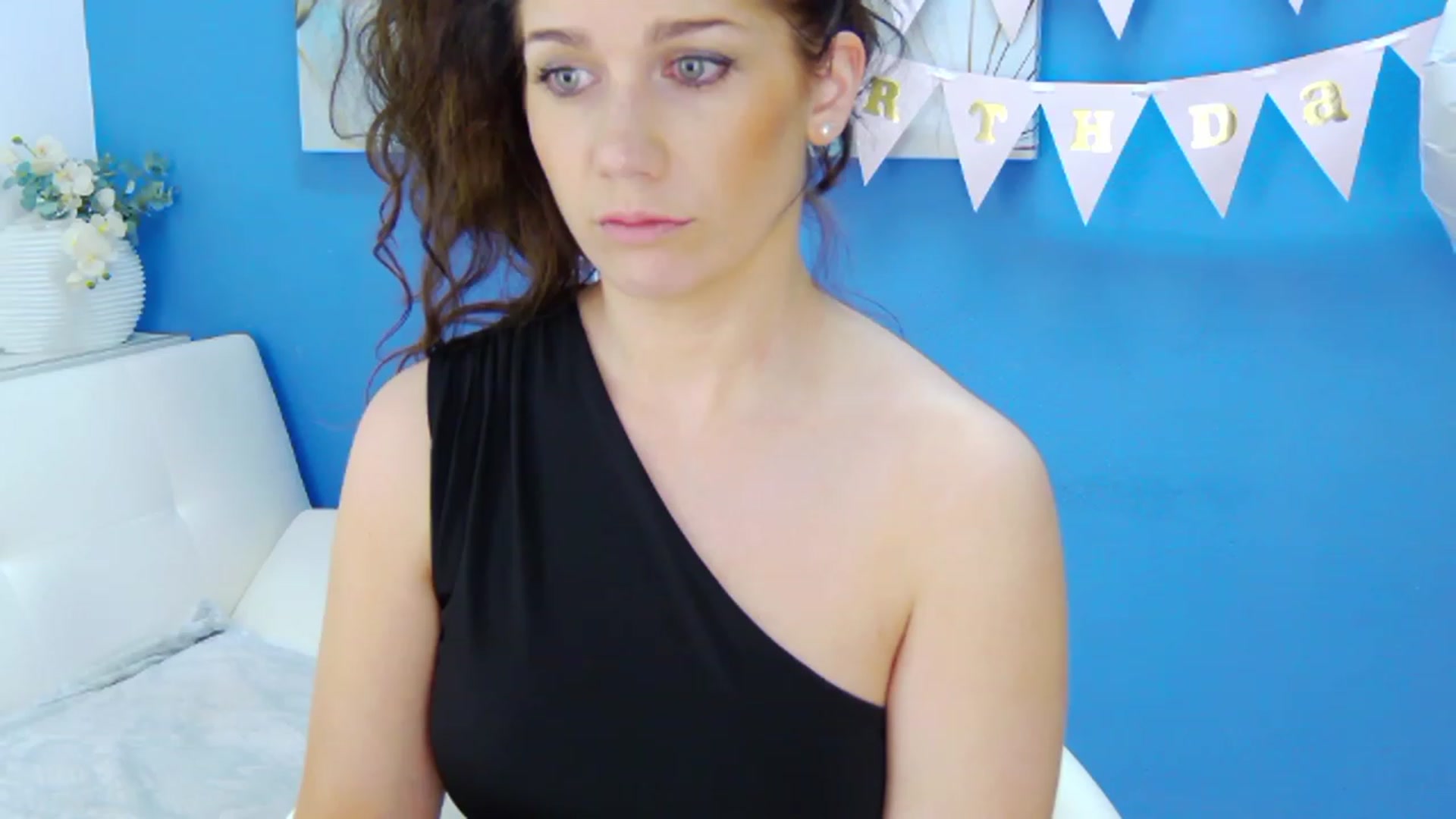 Gallery image thumbnail from Squirrel_MFC's myfreecams stream on, 05/17/2023, 23:33 image 14 of 20