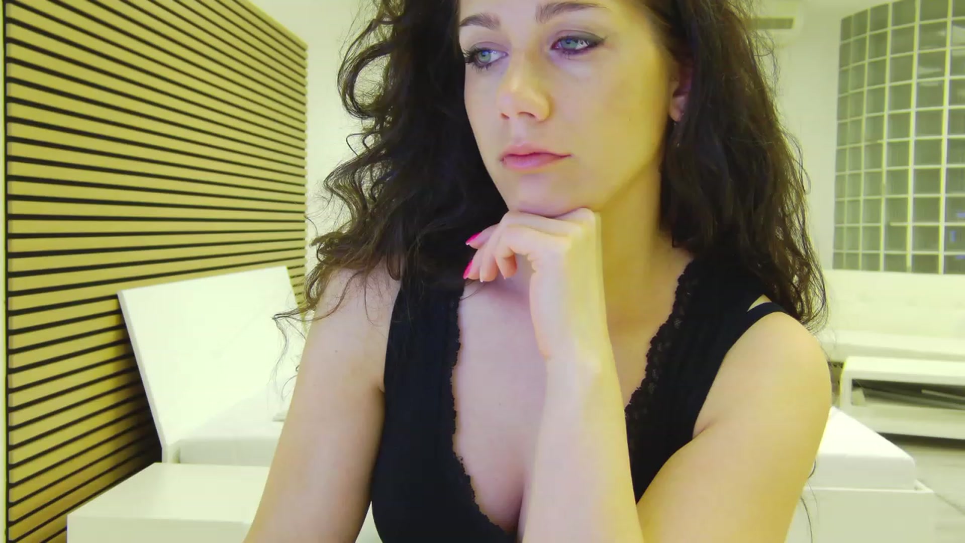 Gallery image thumbnail from Squirrel_MFC's myfreecams stream on, 06/13/2023, 01:27 image 2 of 20