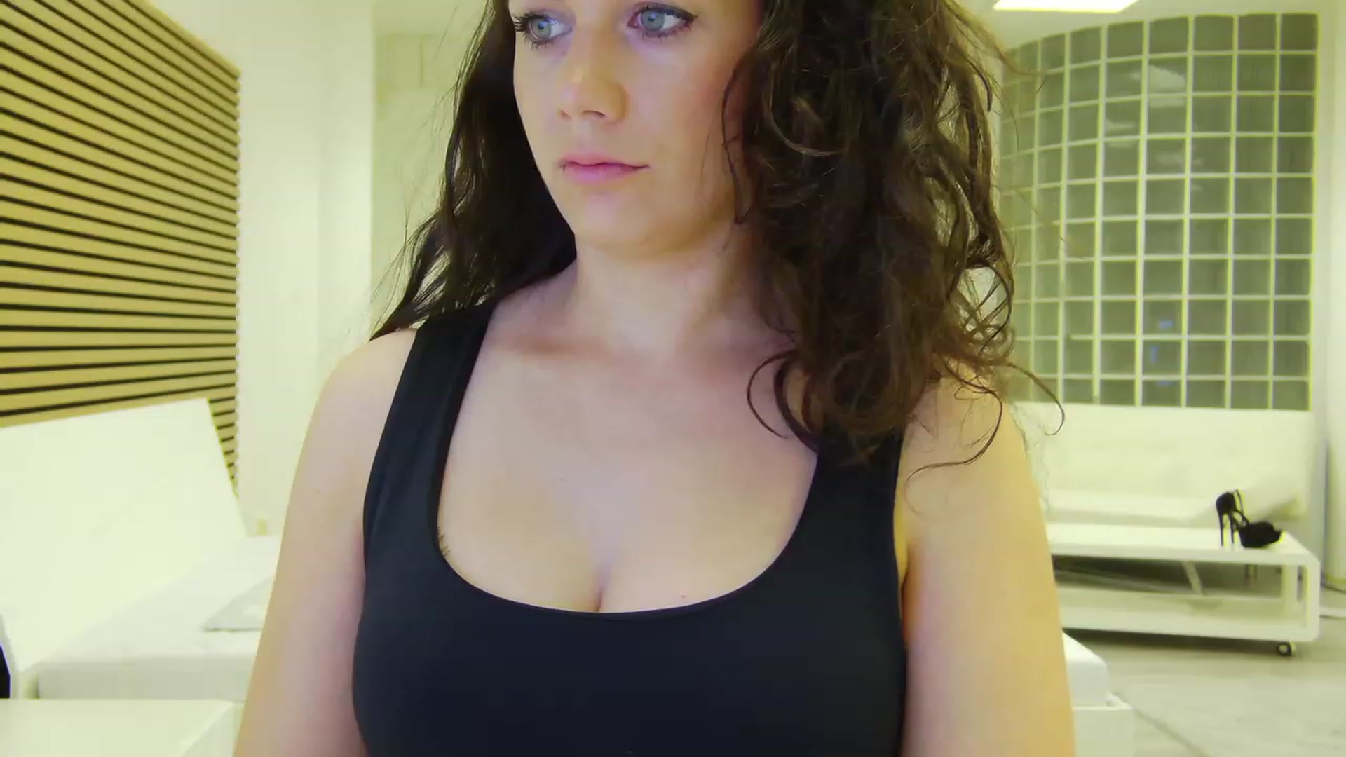 Gallery image thumbnail from Squirrel_MFC's myfreecams stream on, 06/13/2023, 22:18 image 16 of 20