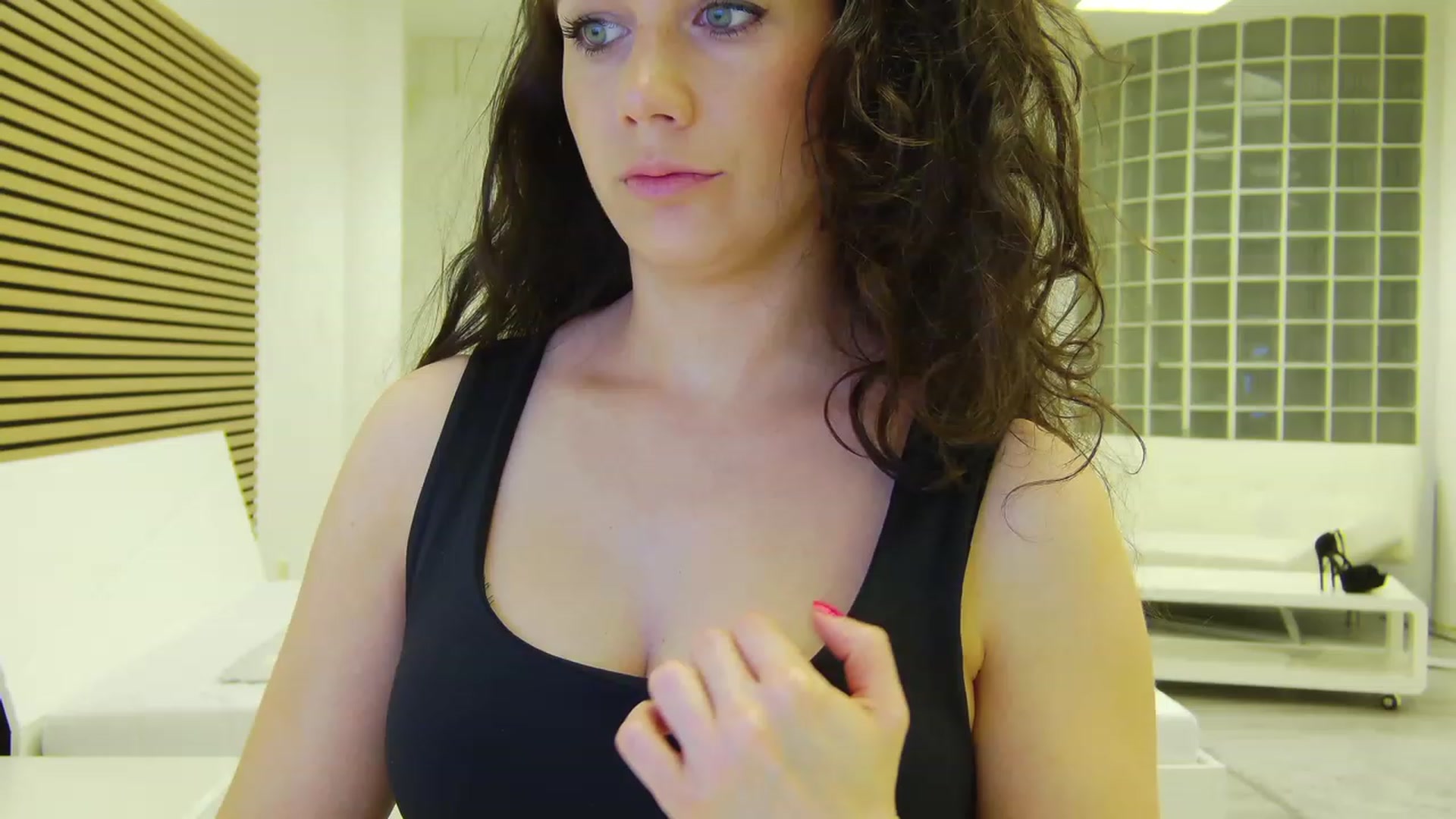 Gallery image thumbnail from Squirrel_MFC's myfreecams stream on, 06/13/2023, 22:18 image 14 of 20