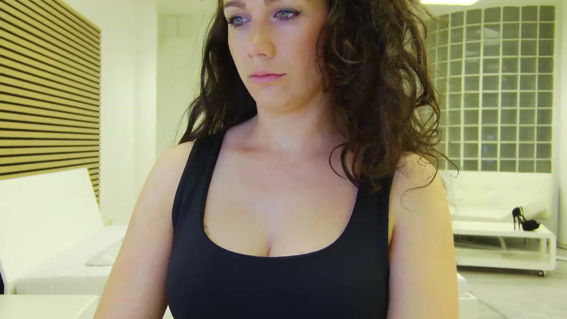 Gallery image thumbnail from Squirrel_MFC's myfreecams stream on, 06/13/2023, 22:18 image 12 of 20