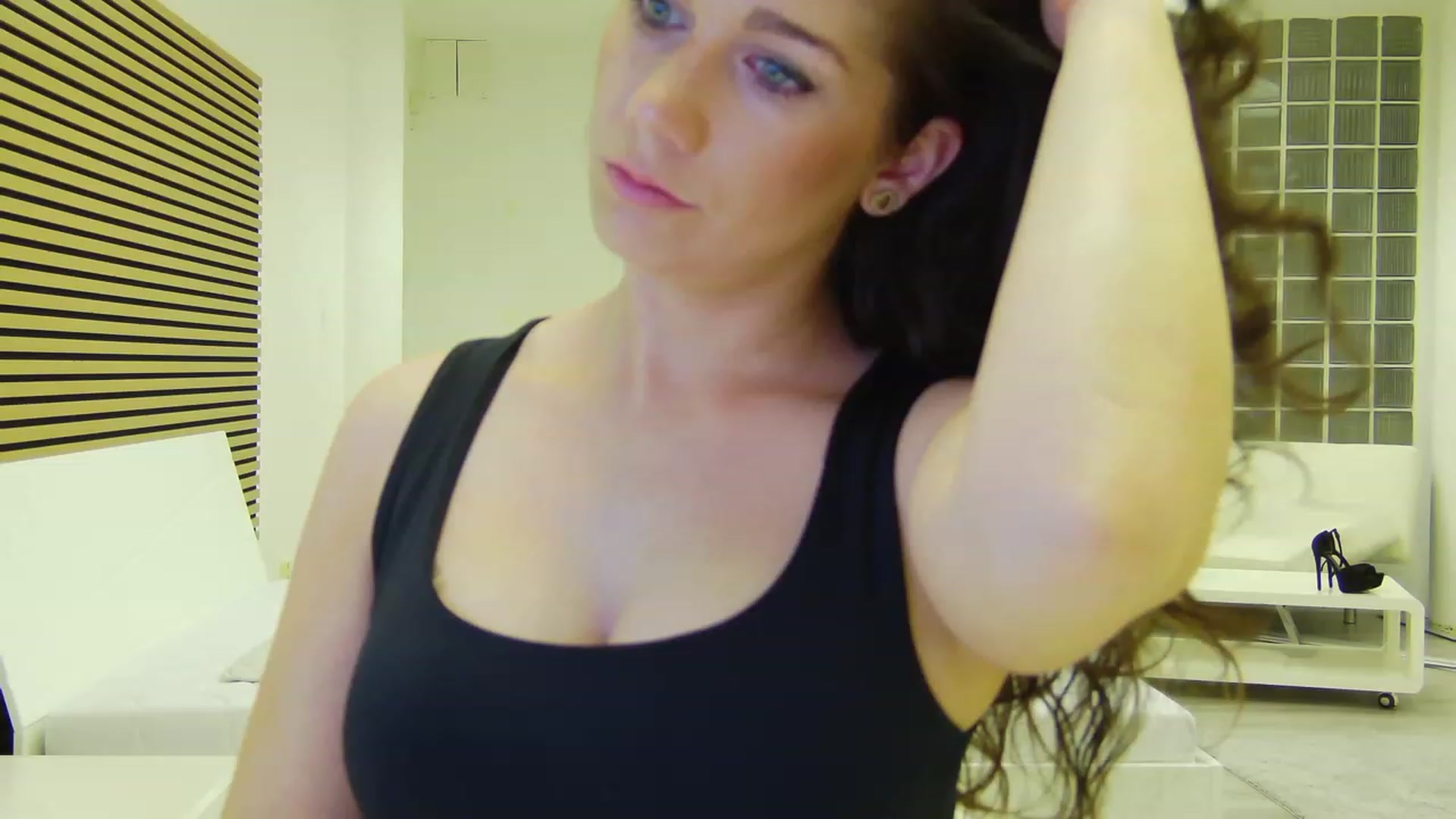 Gallery image thumbnail from Squirrel_MFC's myfreecams stream on, 06/13/2023, 22:18 image 3 of 20