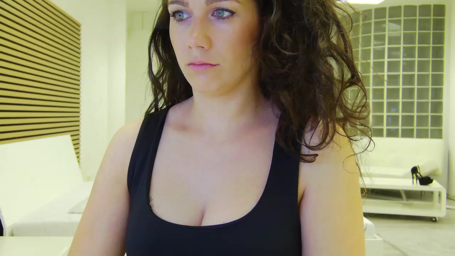Gallery image thumbnail from Squirrel_MFC's myfreecams stream on, 06/13/2023, 22:18 image 5 of 20