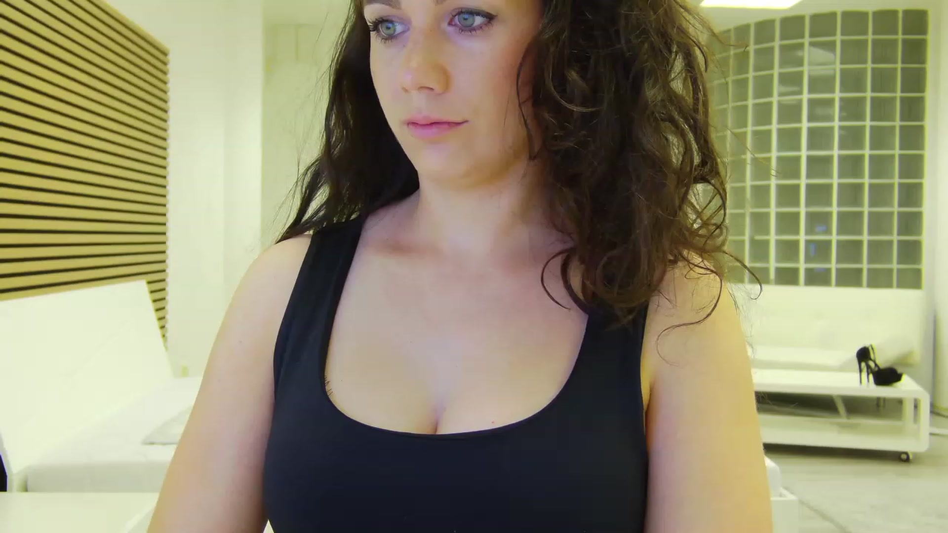 Gallery image thumbnail from Squirrel_MFC's myfreecams stream on, 06/13/2023, 22:18 image 15 of 20