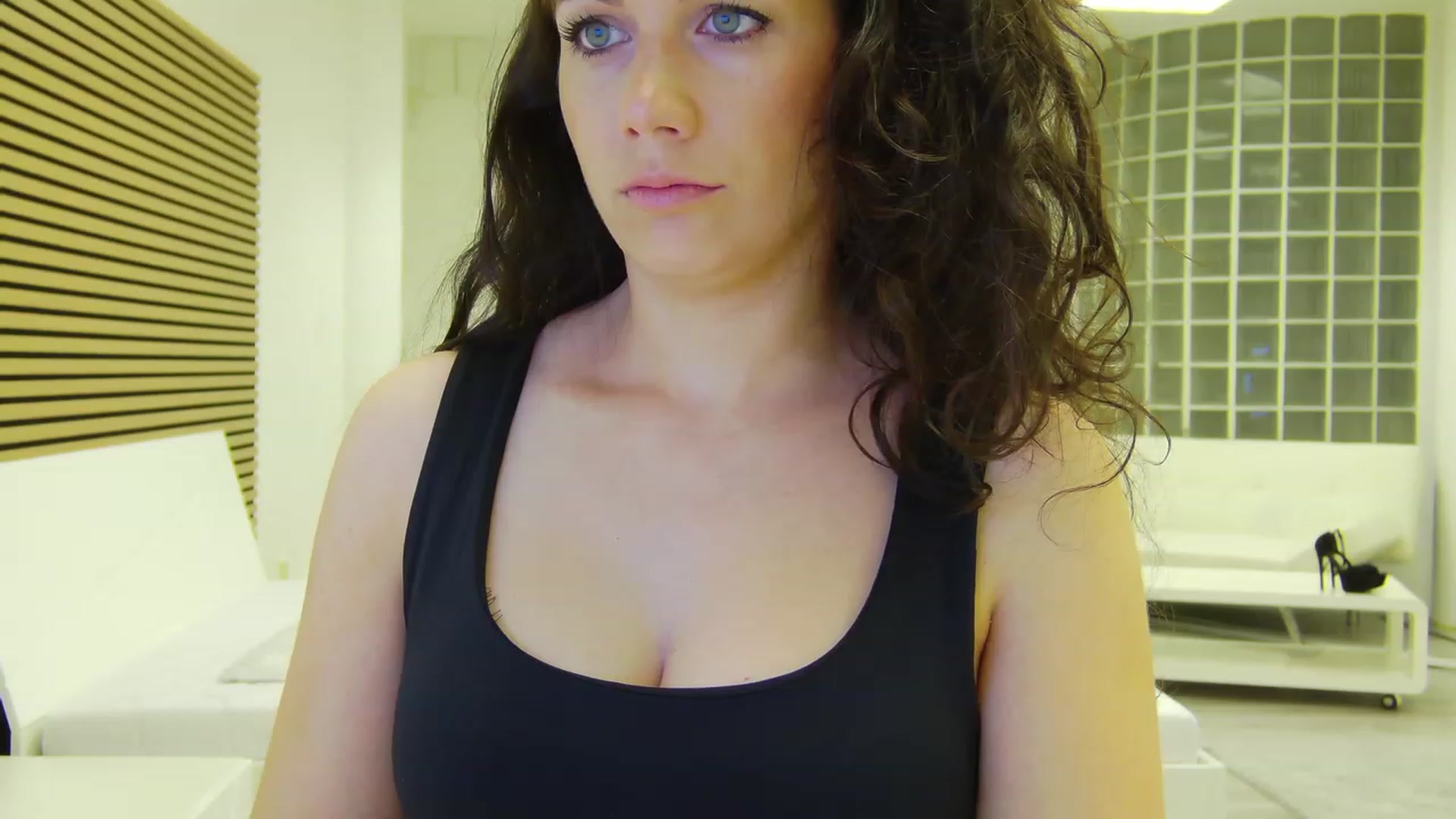 Gallery image thumbnail from Squirrel_MFC's myfreecams stream on, 06/13/2023, 22:18 image 11 of 20