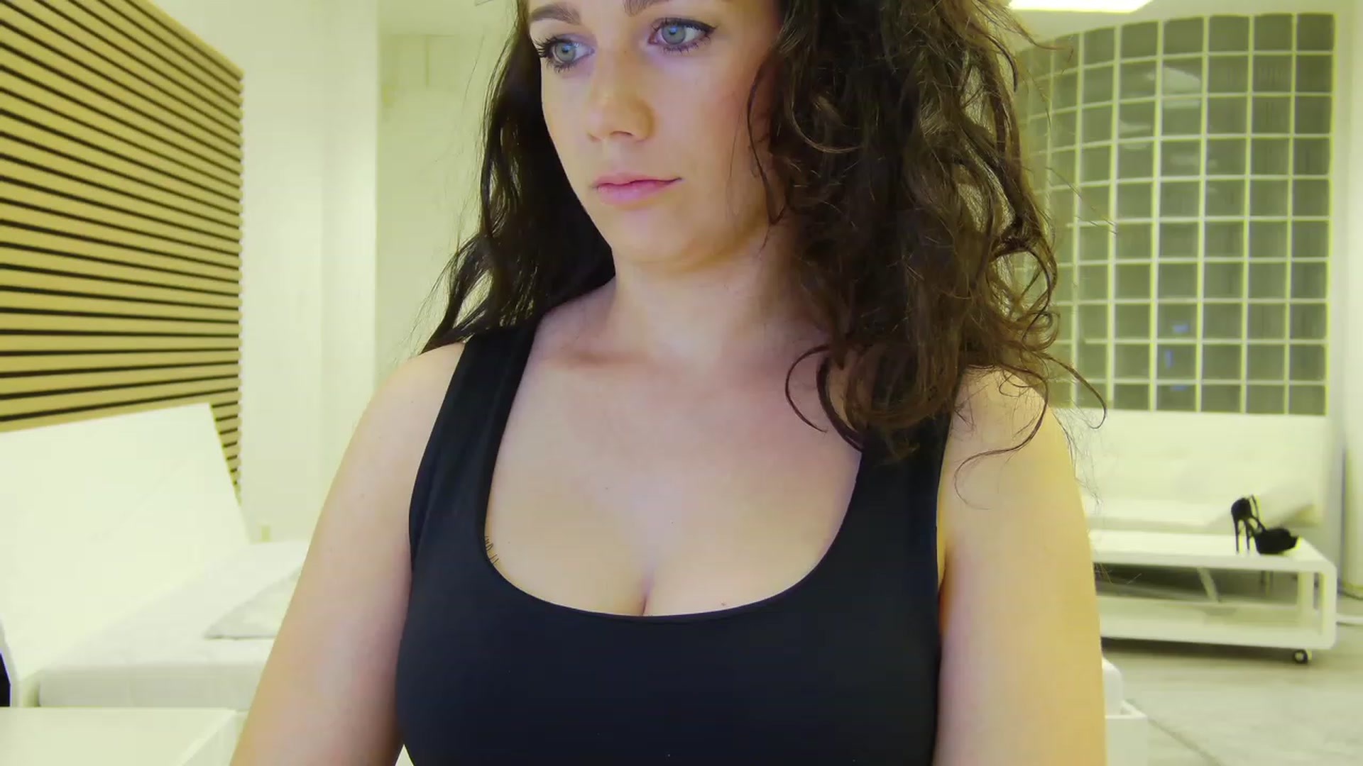 Gallery image thumbnail from Squirrel_MFC's myfreecams stream on, 06/13/2023, 22:18 image 13 of 20