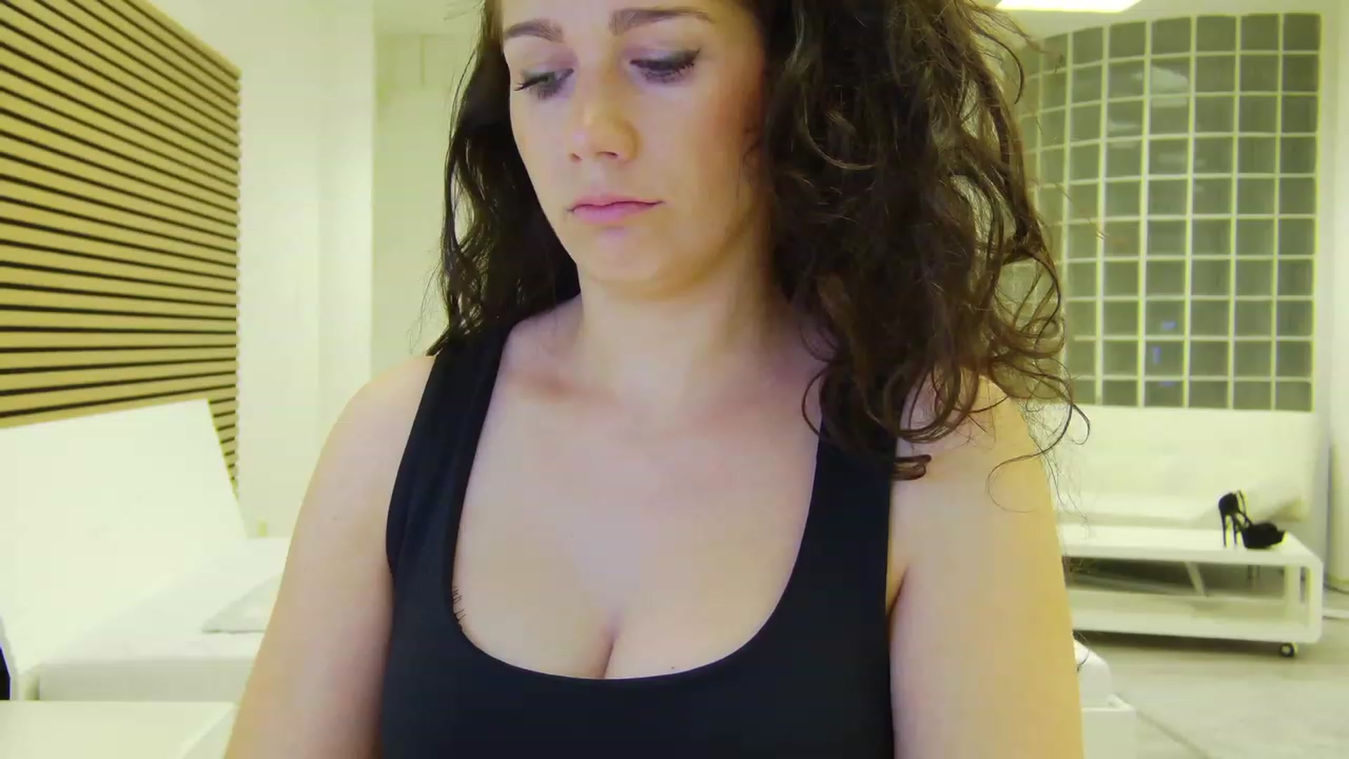 Gallery image thumbnail from Squirrel_MFC's myfreecams stream on, 06/13/2023, 22:18 image 9 of 20