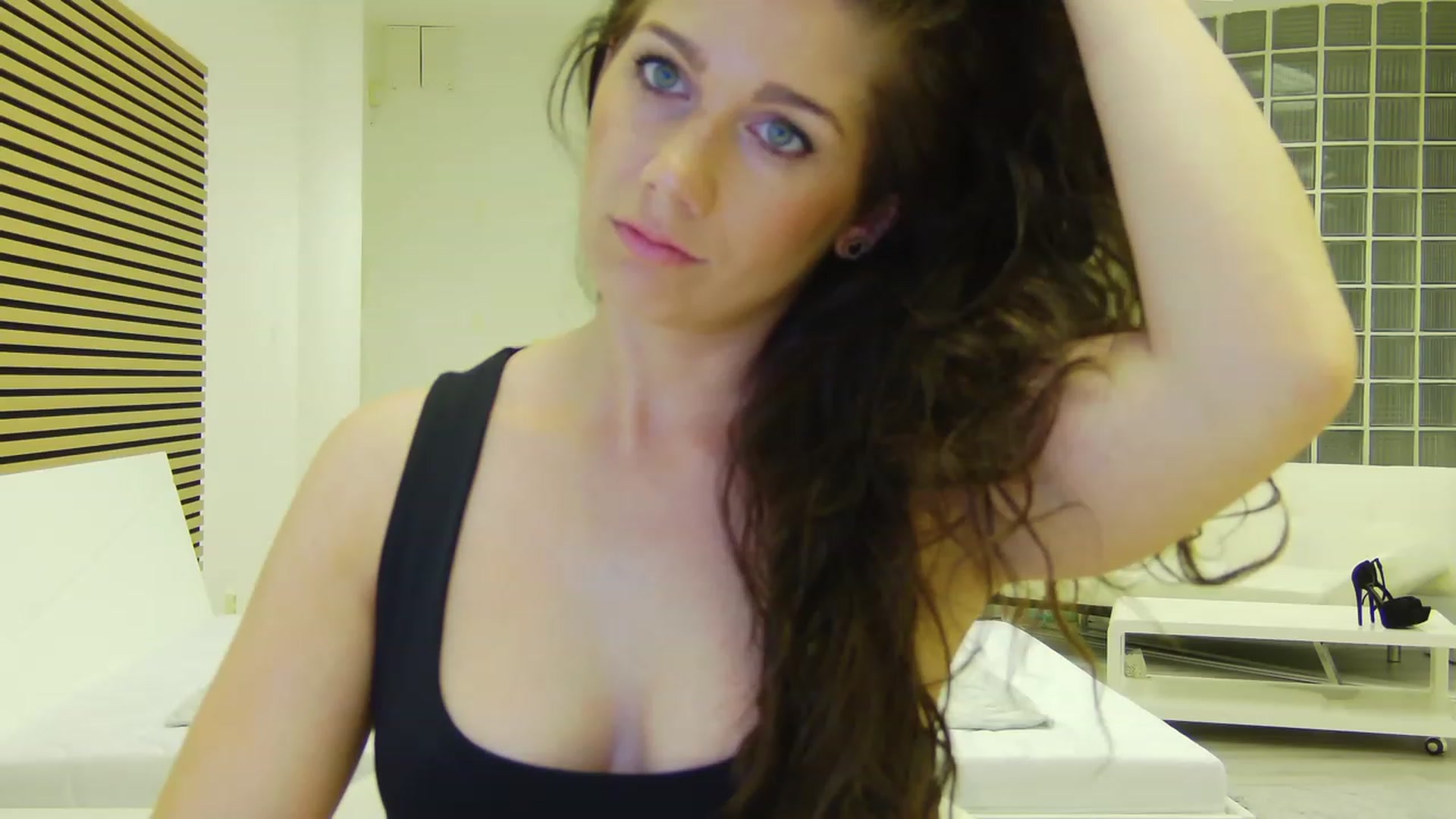 Gallery image thumbnail from Squirrel_MFC's myfreecams stream on, 06/13/2023, 22:57 image 7 of 20