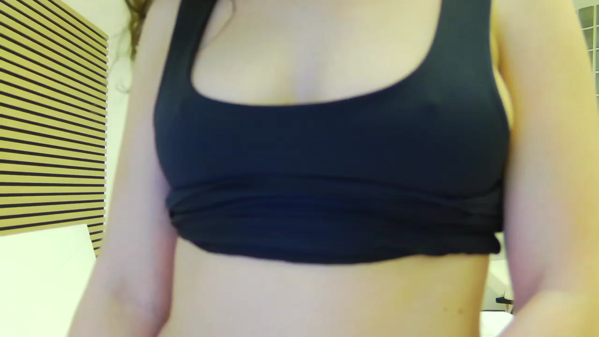 Gallery image thumbnail from Squirrel_MFC's myfreecams stream on, 06/13/2023, 22:57 image 4 of 20