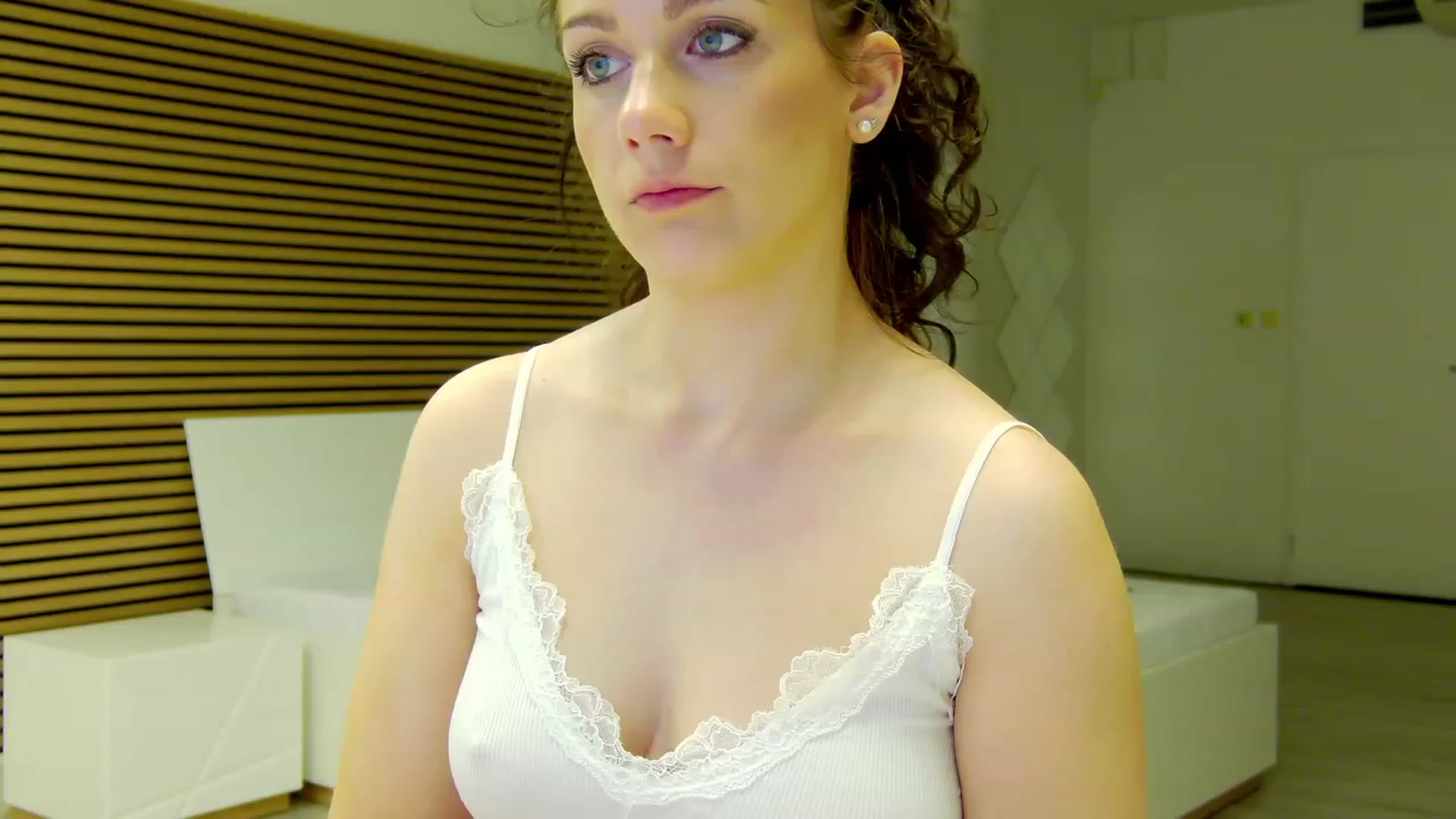 Gallery image thumbnail from Squirrel_MFC's myfreecams stream on, 06/15/2023, 24:32 image 6 of 20