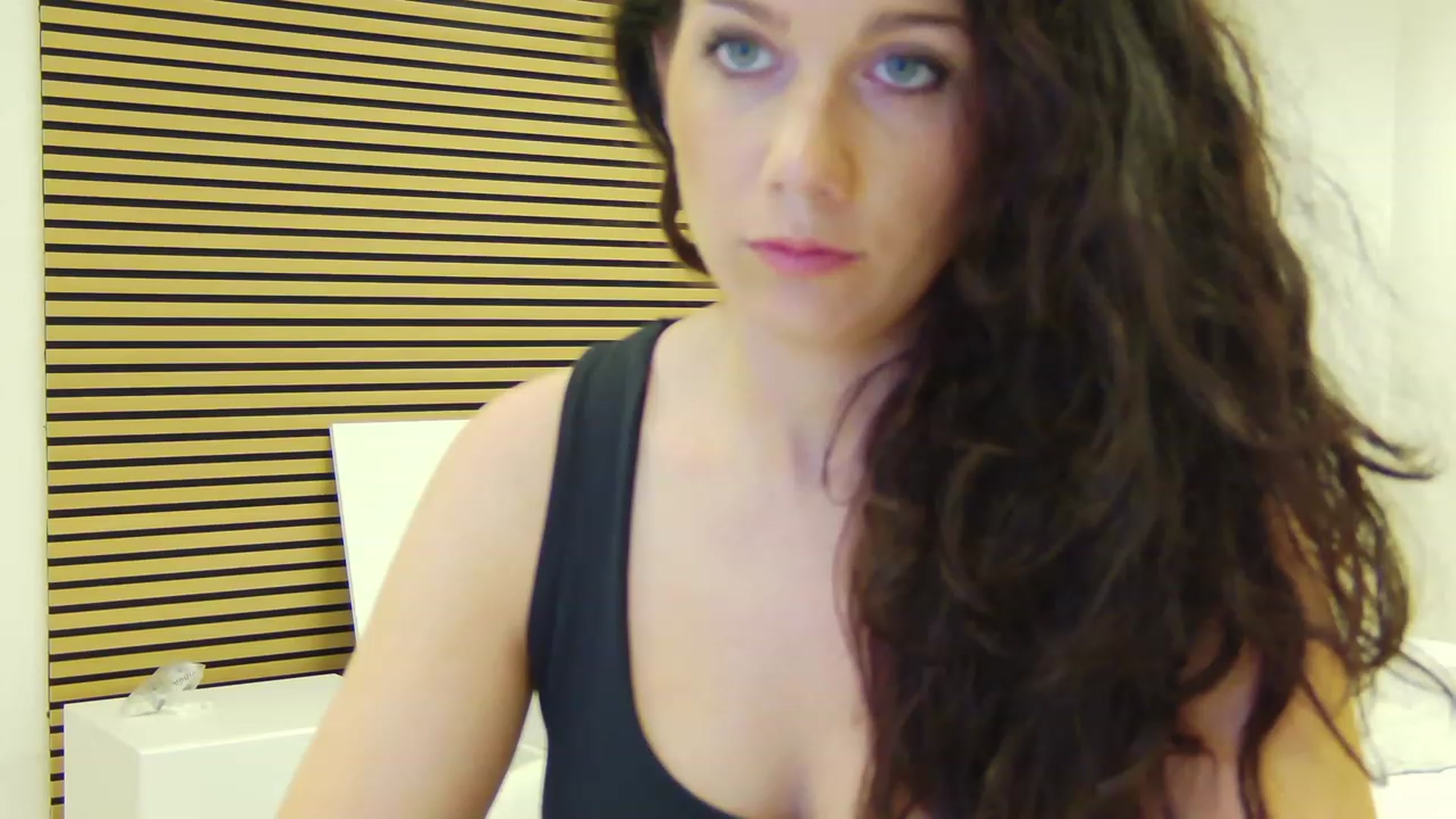 Gallery image thumbnail from Squirrel_MFC's myfreecams stream on, 06/21/2023, 23:40 image 18 of 20