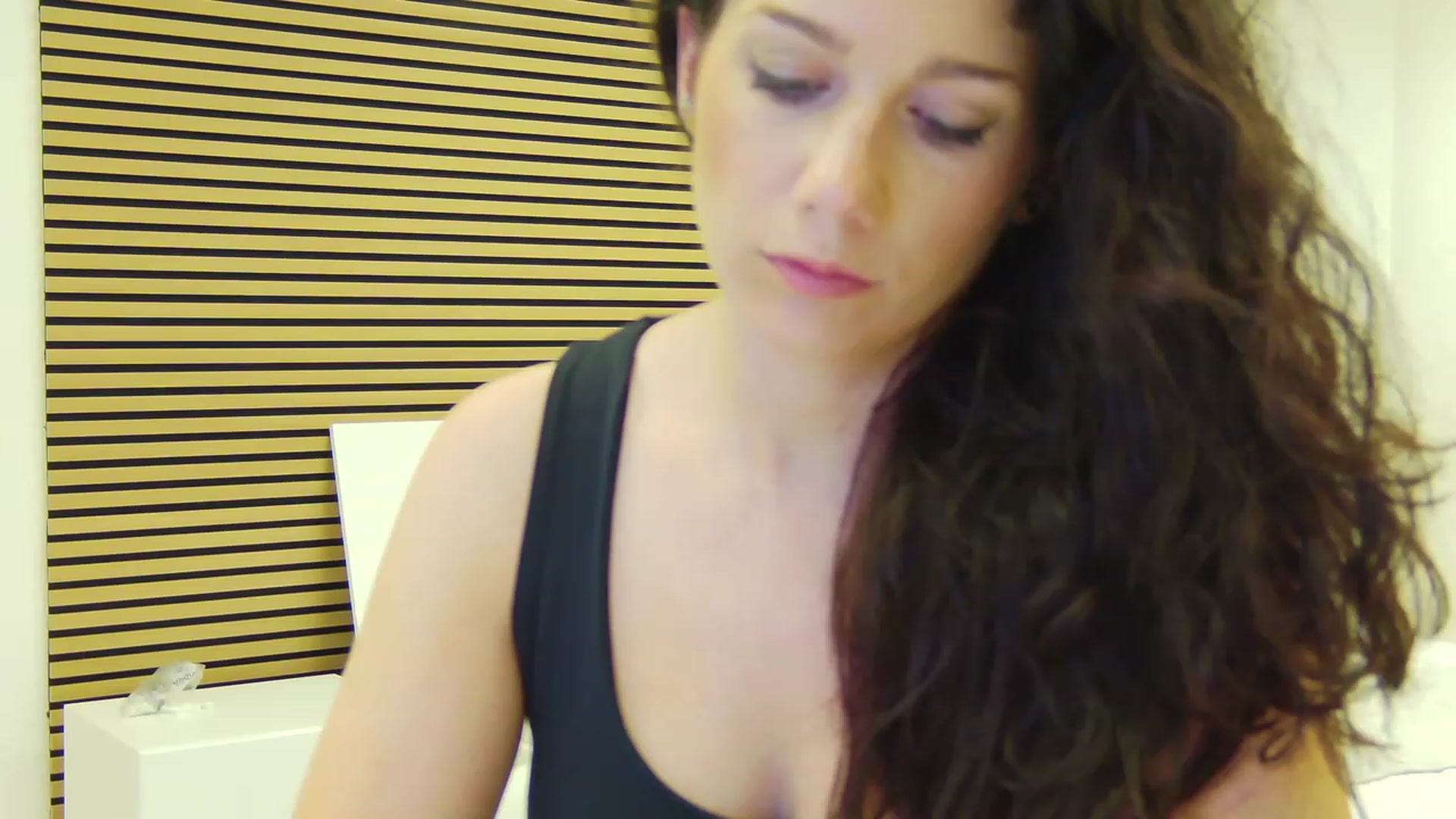 Gallery image thumbnail from Squirrel_MFC's myfreecams stream on, 06/21/2023, 23:40 image 17 of 20