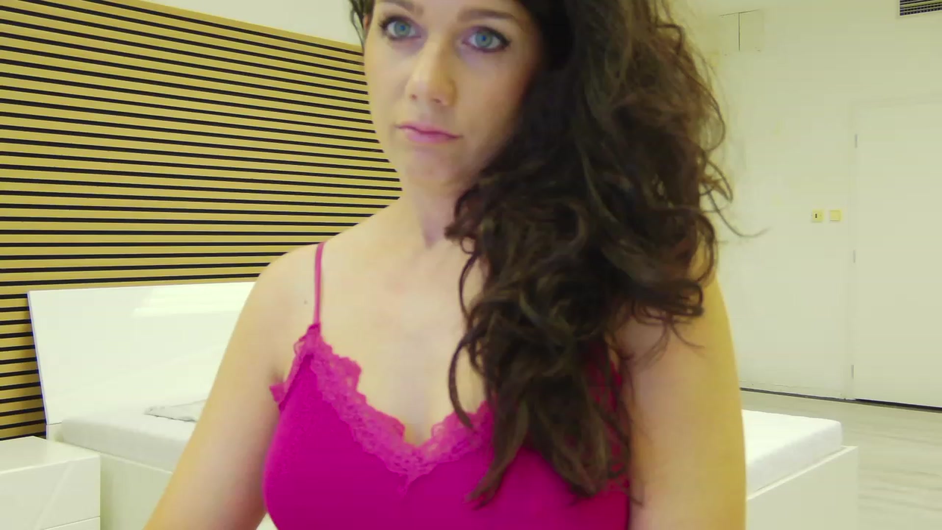 Gallery image thumbnail from Squirrel_MFC's myfreecams stream on, 06/25/2023, 24:19 image 3 of 20