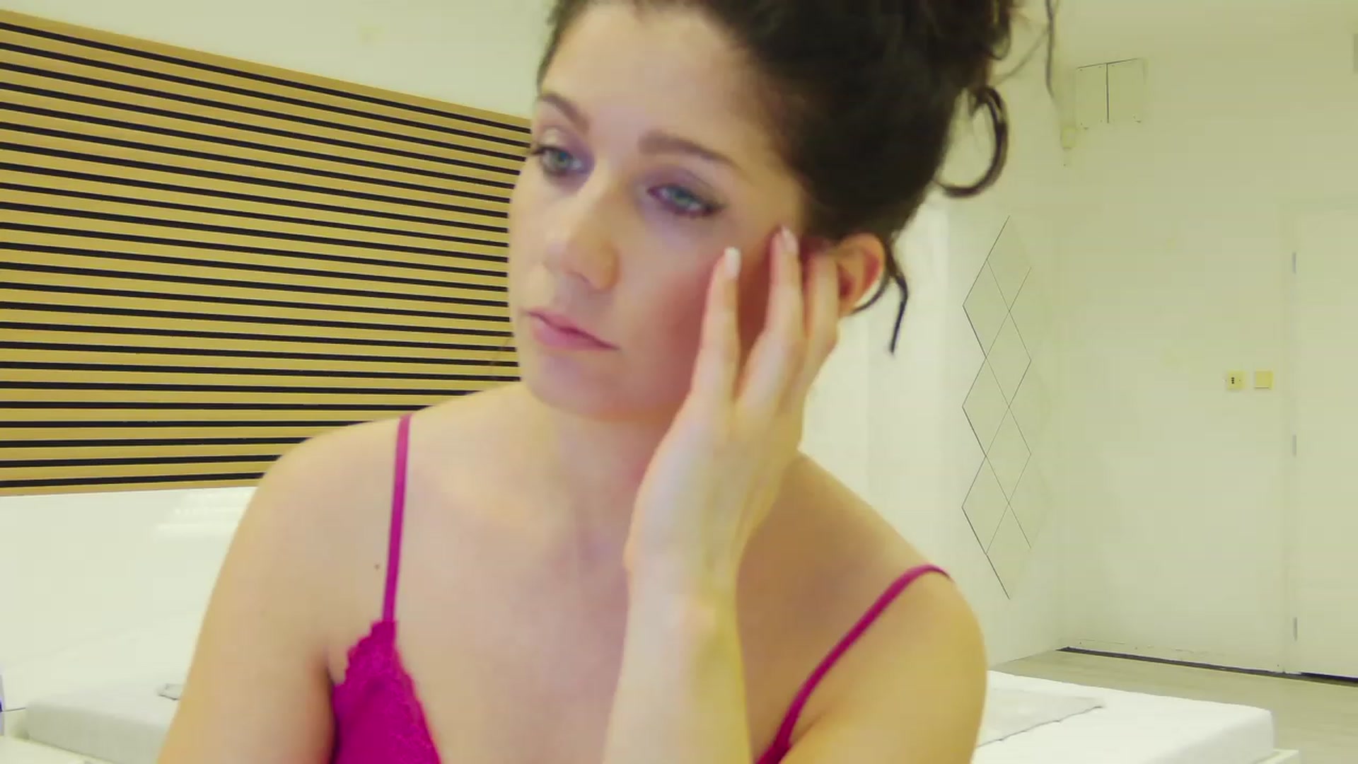 Gallery image thumbnail from Squirrel_MFC's myfreecams stream on, 06/26/2023, 24:16 image 16 of 20
