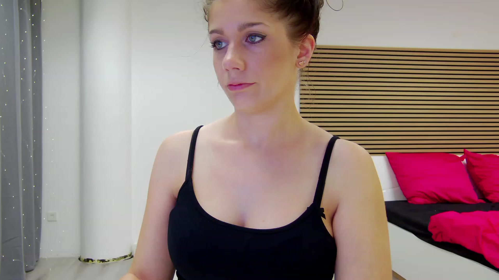 Gallery image thumbnail from Squirrel_MFC's myfreecams stream on, 07/21/2023, 22:57 image 7 of 20