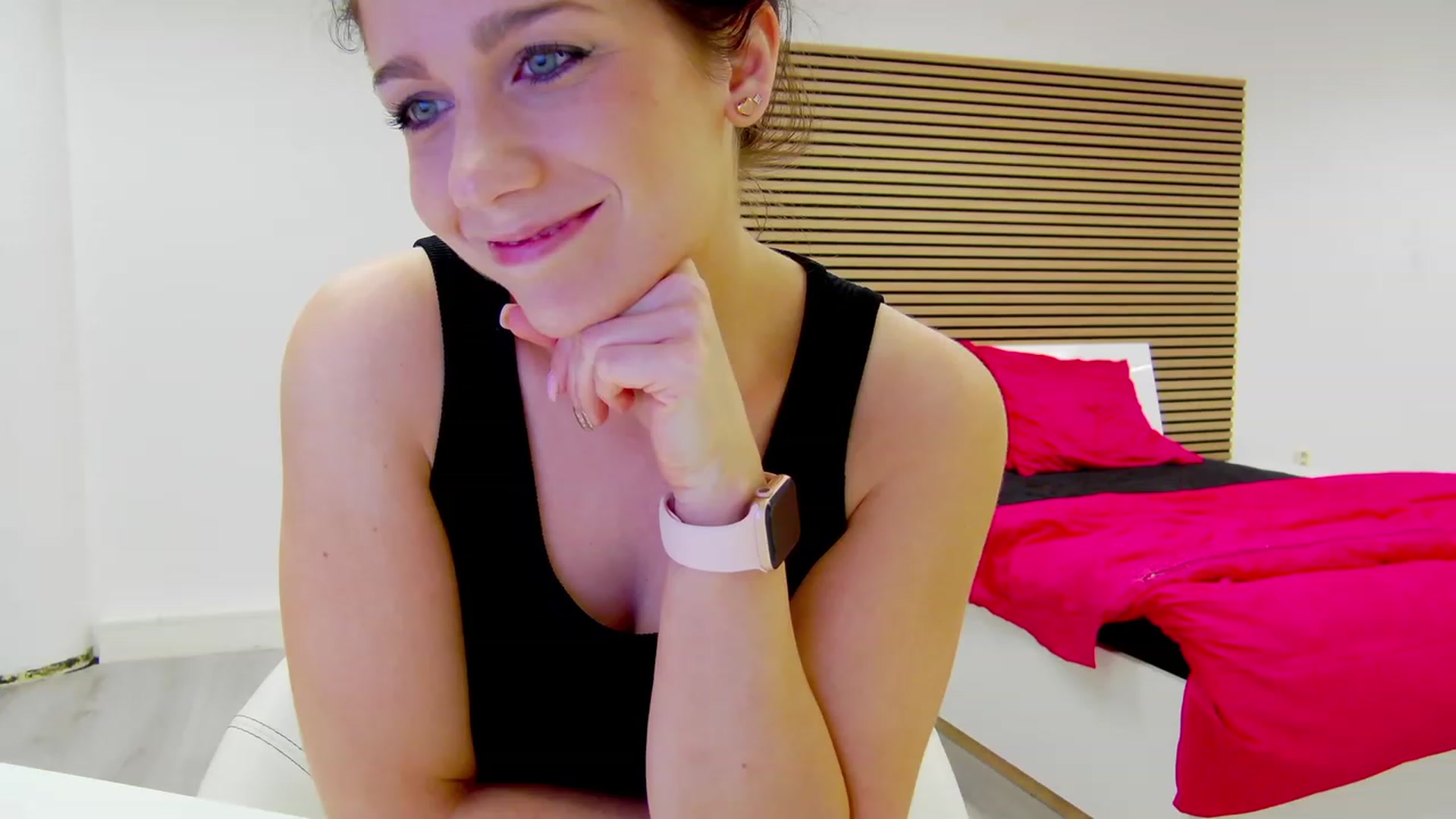 Gallery image thumbnail from Squirrel_MFC's myfreecams stream on, 07/27/2023, 22:30 image 15 of 20