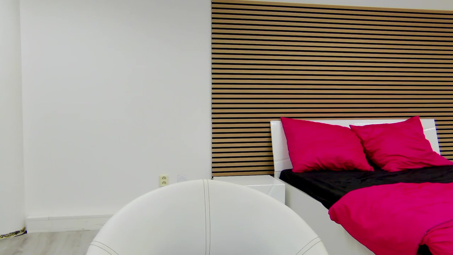 Gallery image thumbnail from Squirrel_MFC's myfreecams stream on, 08/01/2023, 24:01 image 3 of 20