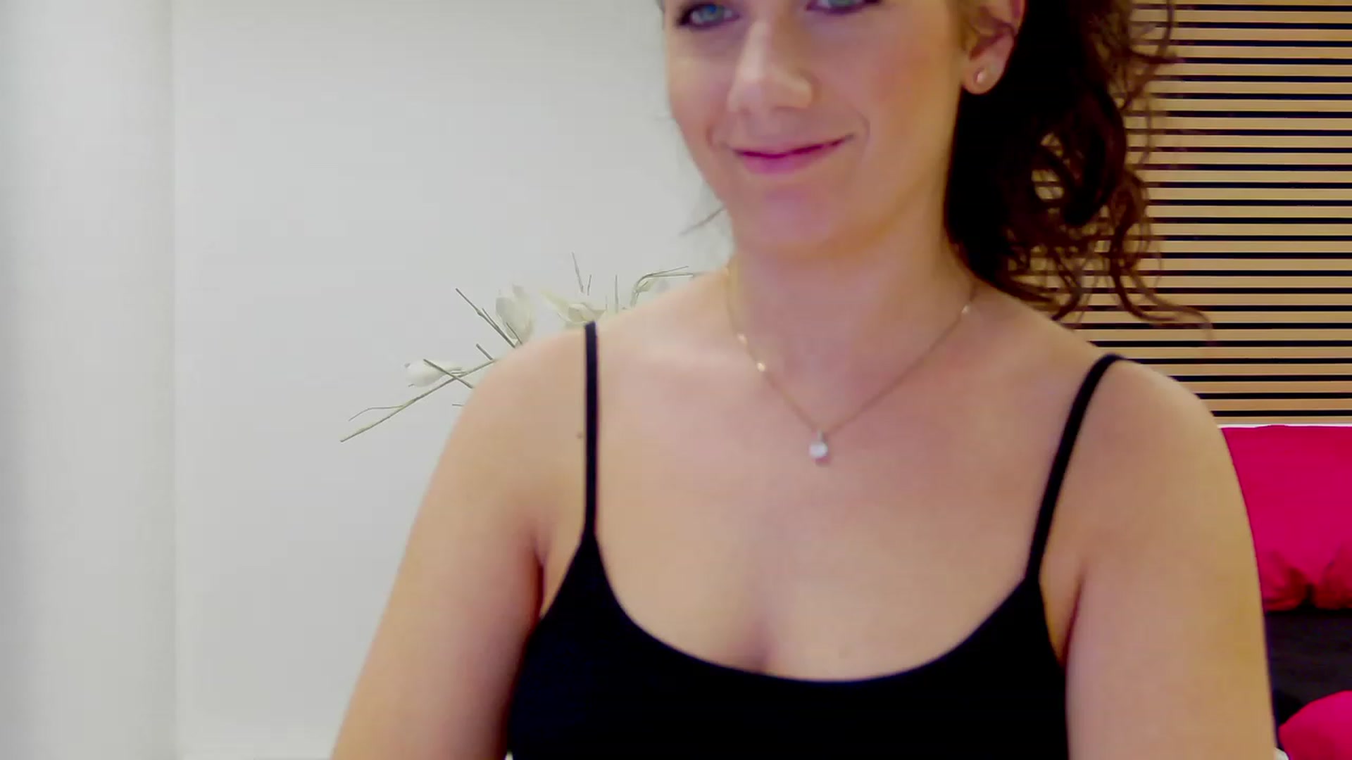 Gallery image thumbnail from Squirrel_MFC's myfreecams stream on, 08/12/2023, 22:43 image 4 of 20
