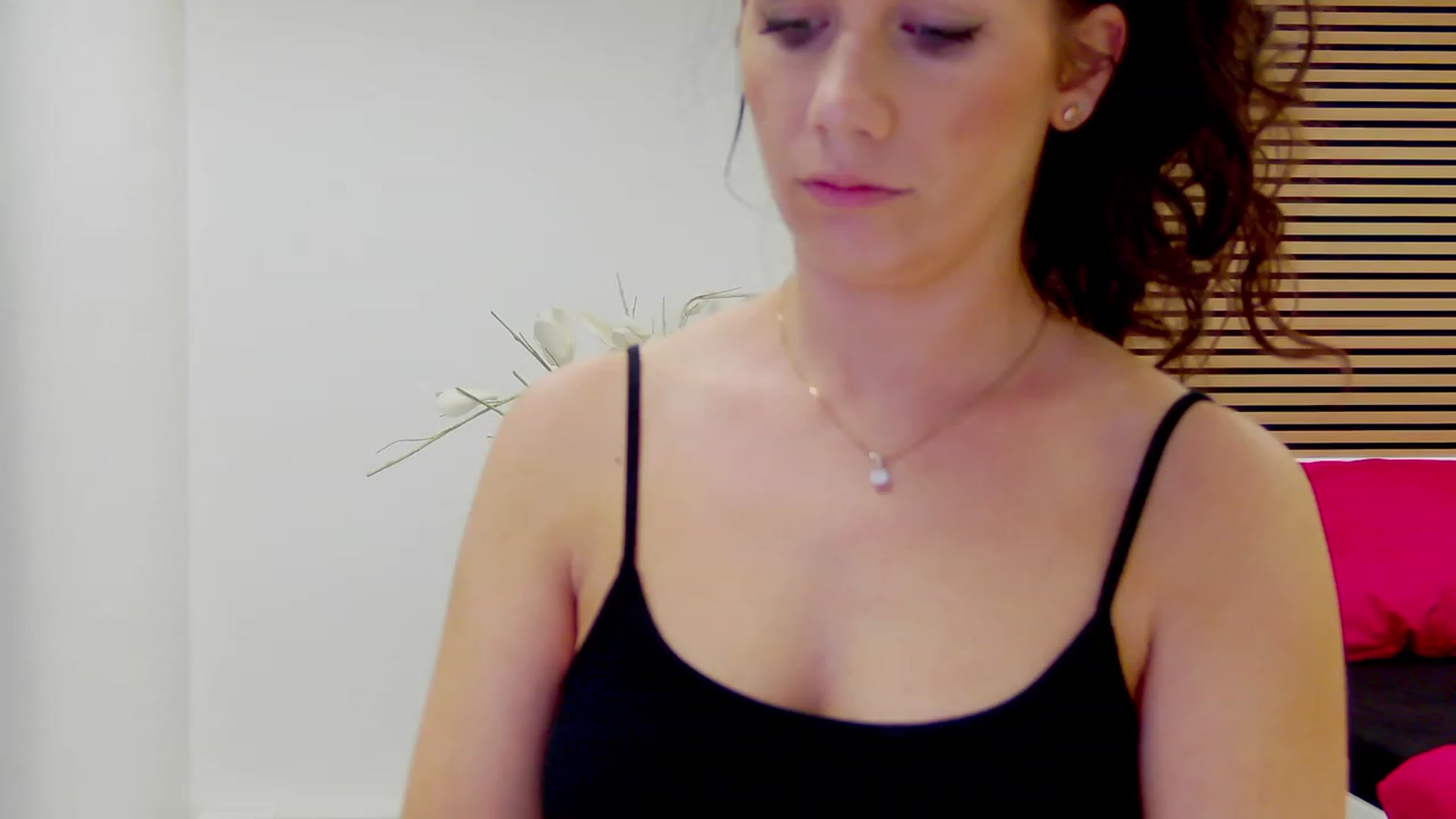 Gallery image thumbnail from Squirrel_MFC's myfreecams stream on, 08/12/2023, 22:43 image 3 of 20