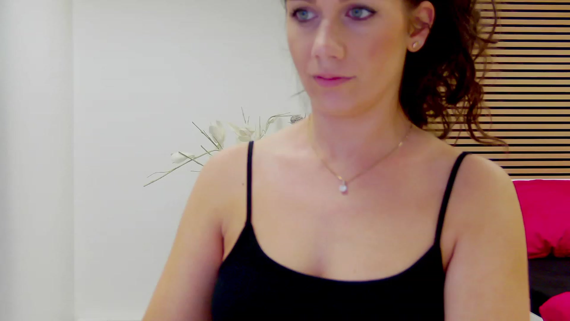 Gallery image thumbnail from Squirrel_MFC's myfreecams stream on, 08/12/2023, 22:43 image 6 of 20