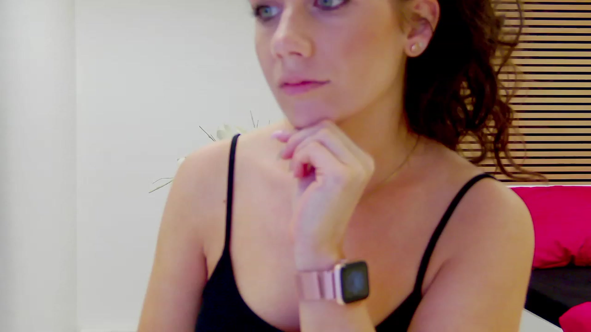 Gallery image thumbnail from Squirrel_MFC's myfreecams stream on, 08/12/2023, 22:43 image 7 of 20