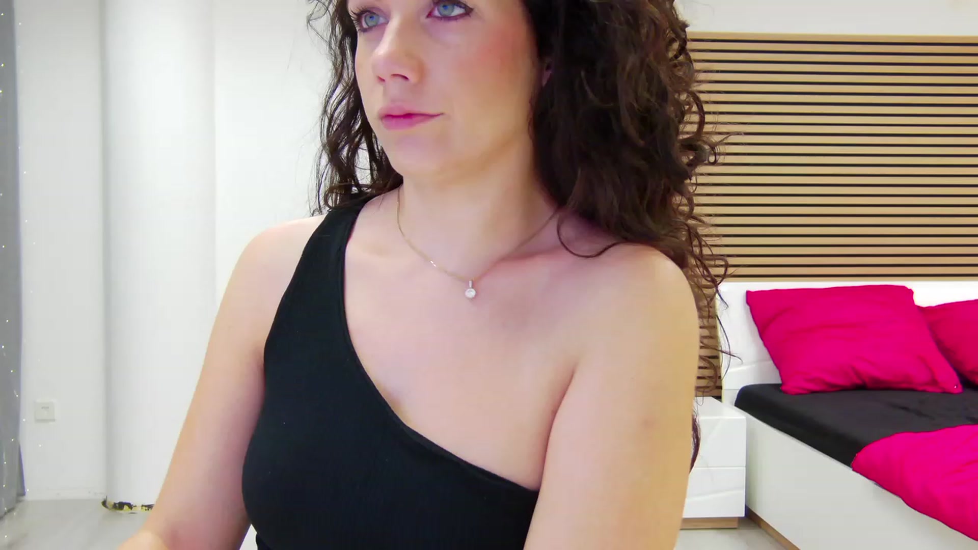Gallery image thumbnail from Squirrel_MFC's myfreecams stream on, 08/26/2023, 19:25 image 1 of 20