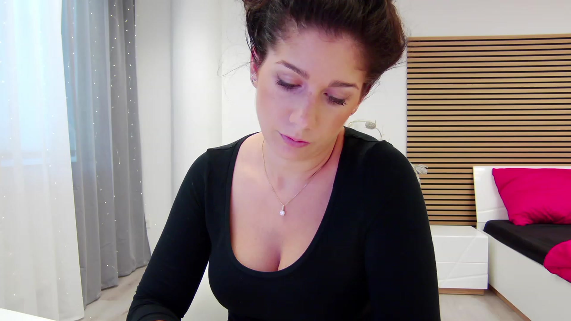 Gallery image thumbnail from Squirrel_MFC's myfreecams stream on, 08/30/2023, 15:10 image 19 of 20