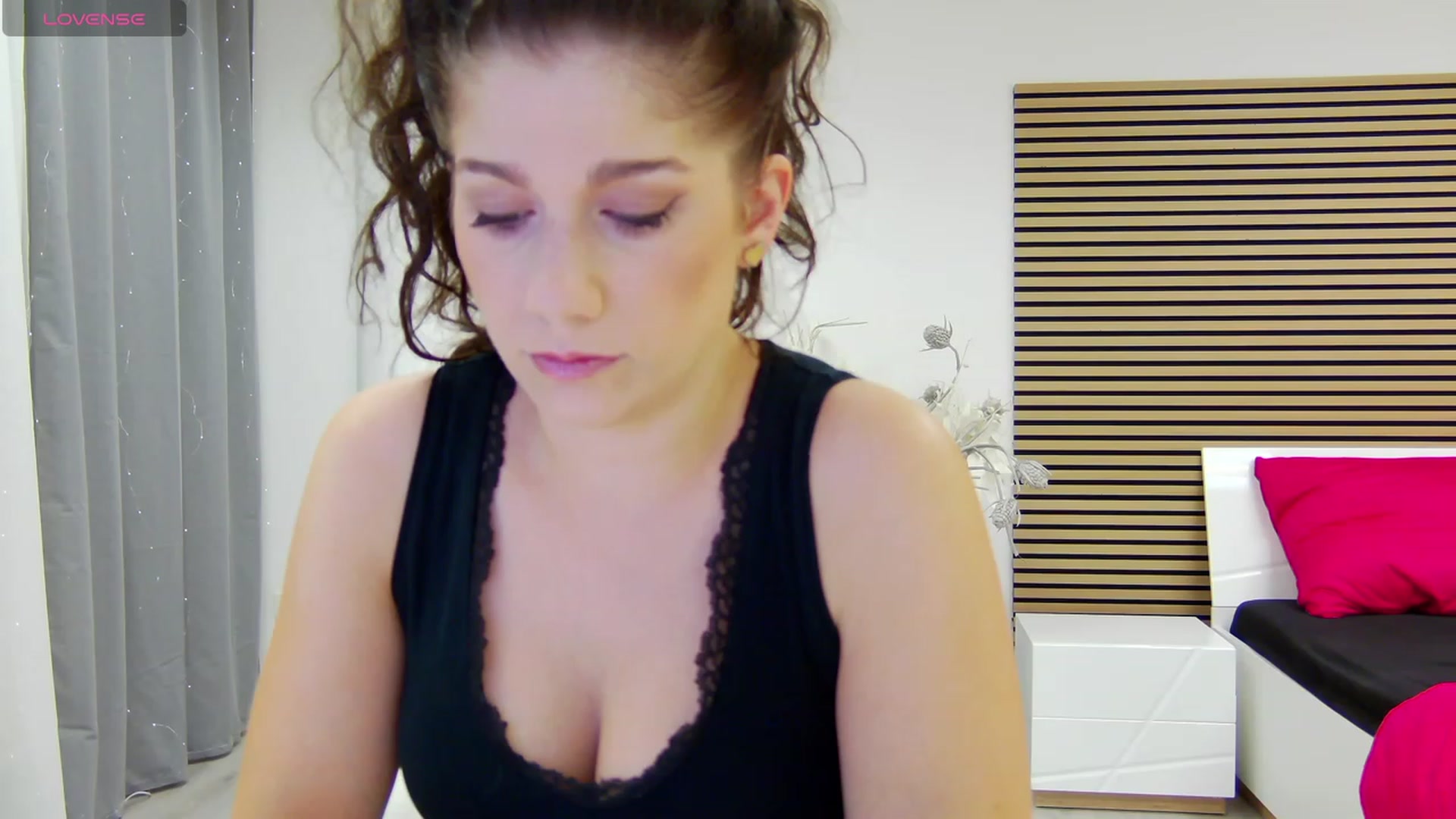 Gallery image thumbnail from Squirrel_MFC's myfreecams stream on, 09/20/2023, 20:05 image 7 of 20