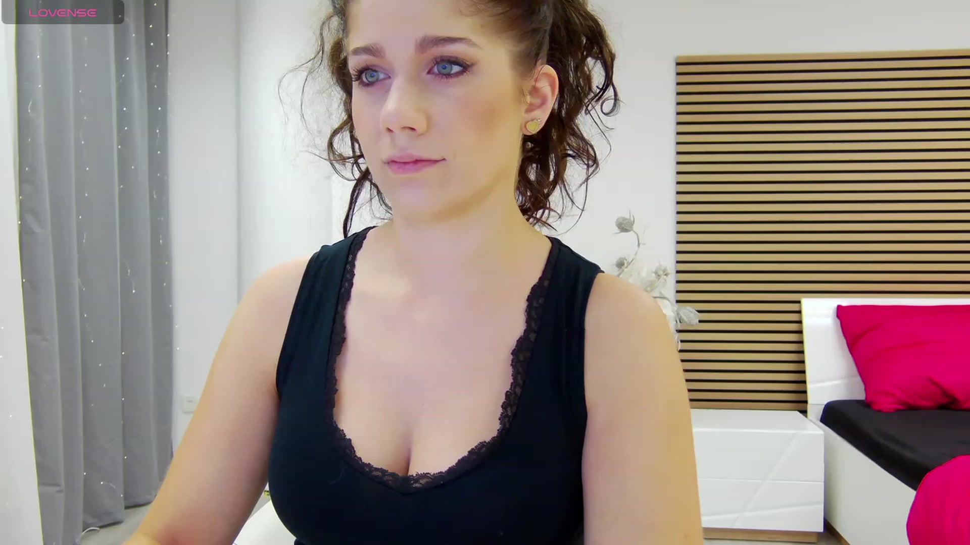 Gallery image thumbnail from Squirrel_MFC's myfreecams stream on, 09/20/2023, 20:05 image 3 of 20