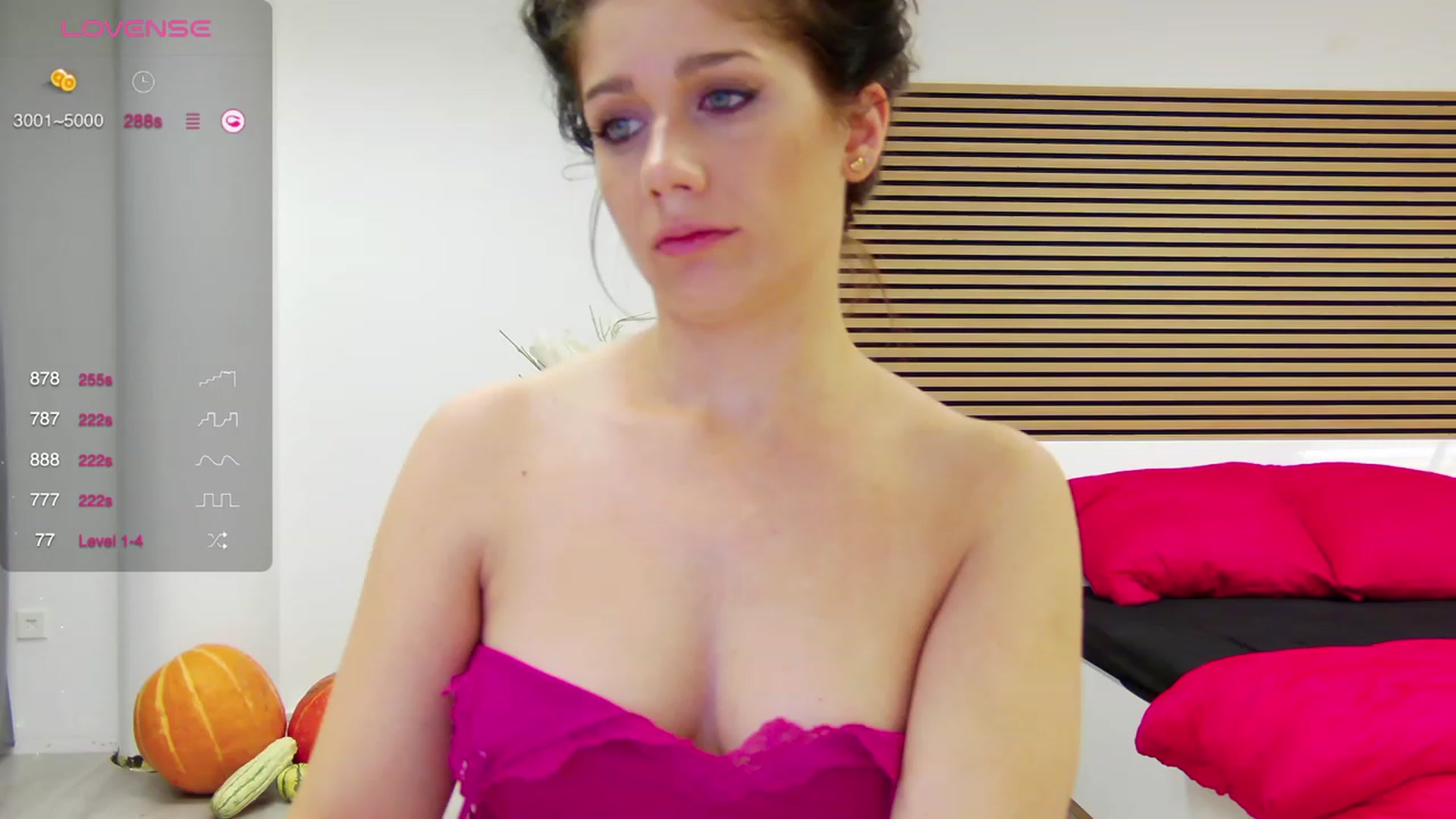 Gallery image thumbnail from Squirrel_MFC's myfreecams stream on, 10/13/2023, 24:33 image 15 of 20