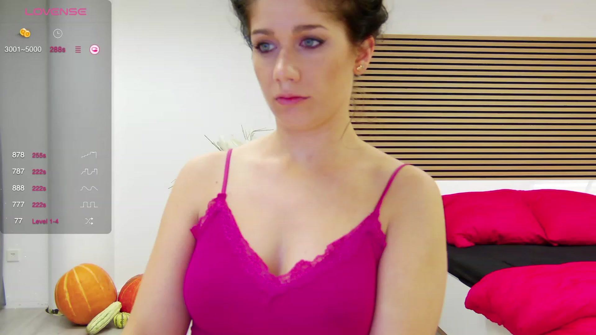 Gallery image thumbnail from Squirrel_MFC's myfreecams stream on, 10/13/2023, 24:33 image 9 of 20