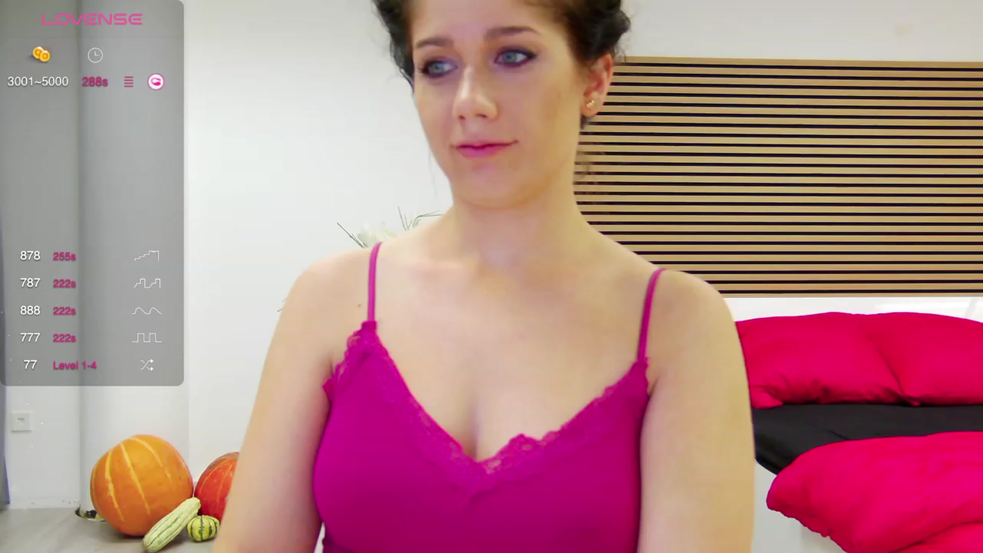 Gallery image thumbnail from Squirrel_MFC's myfreecams stream on, 10/13/2023, 24:33 image 8 of 20