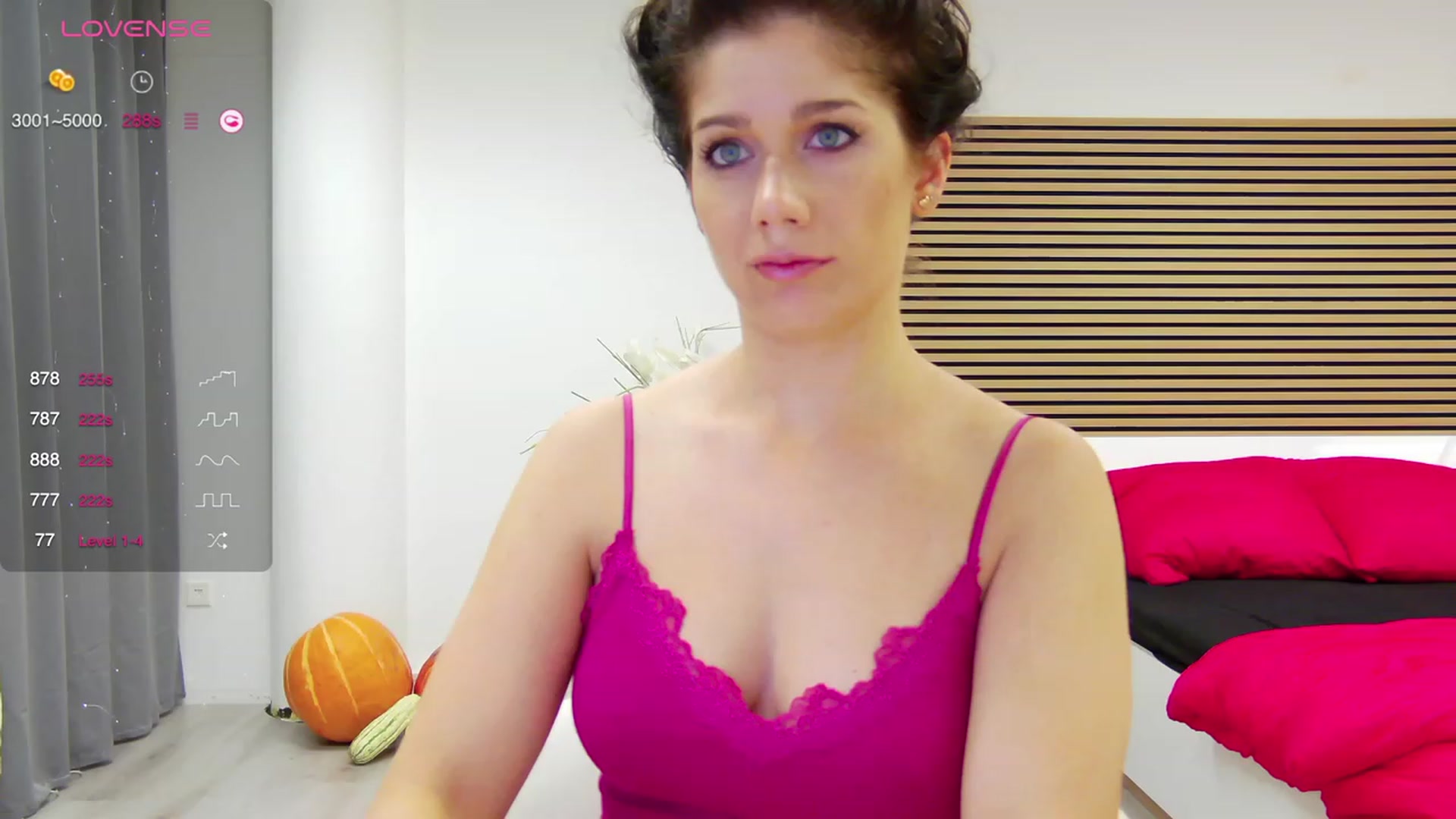 Gallery image thumbnail from Squirrel_MFC's myfreecams stream on, 10/13/2023, 24:33 image 5 of 20