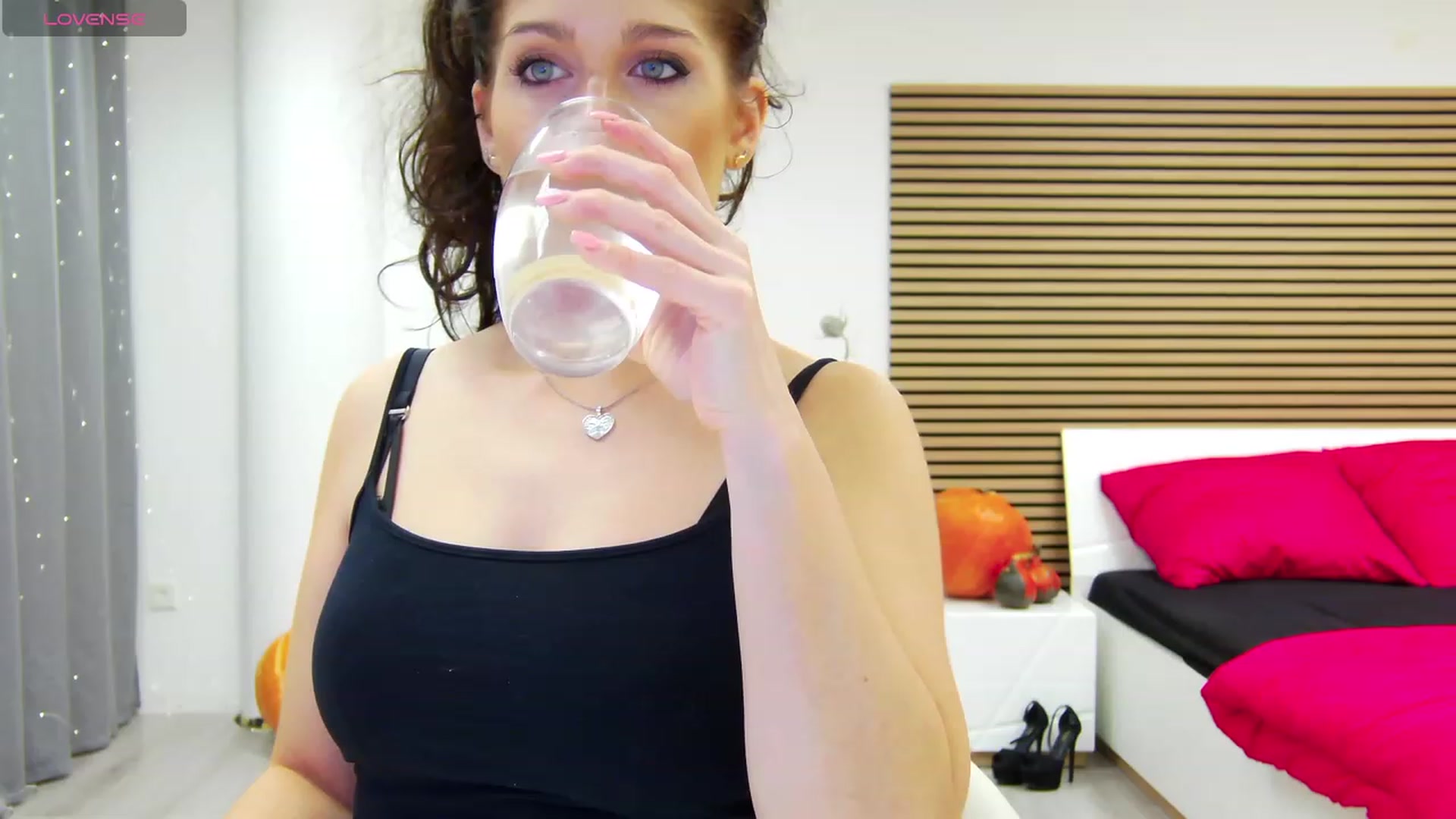 Gallery image thumbnail from Squirrel_MFC's myfreecams stream on, 10/13/2023, 20:30 image 11 of 20