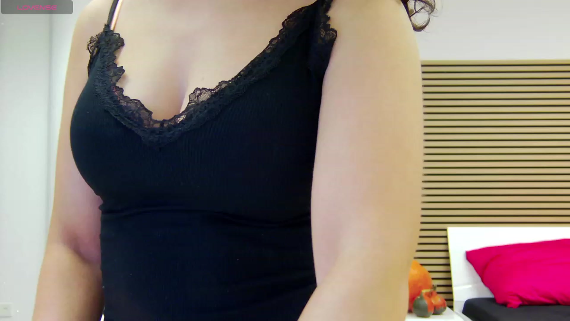 Gallery image thumbnail from Squirrel_MFC's myfreecams stream on, 10/20/2023, 20:18 image 12 of 20