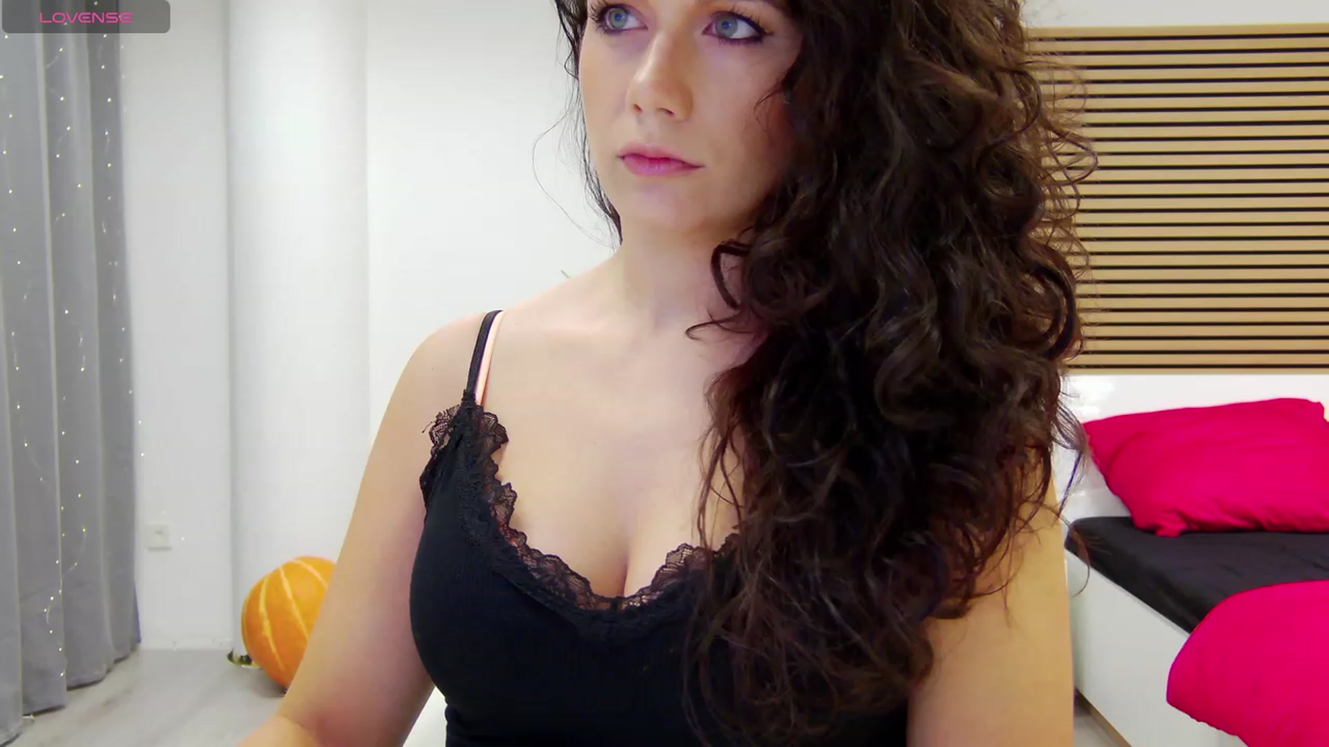 Gallery image thumbnail from Squirrel_MFC's myfreecams stream on, 10/20/2023, 20:18 image 17 of 20